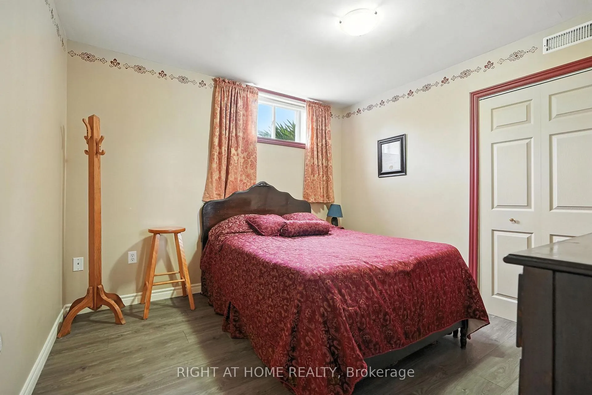 Photo 44 of 16 O'neill Circle, Springwater, Phelpston — HOMEH