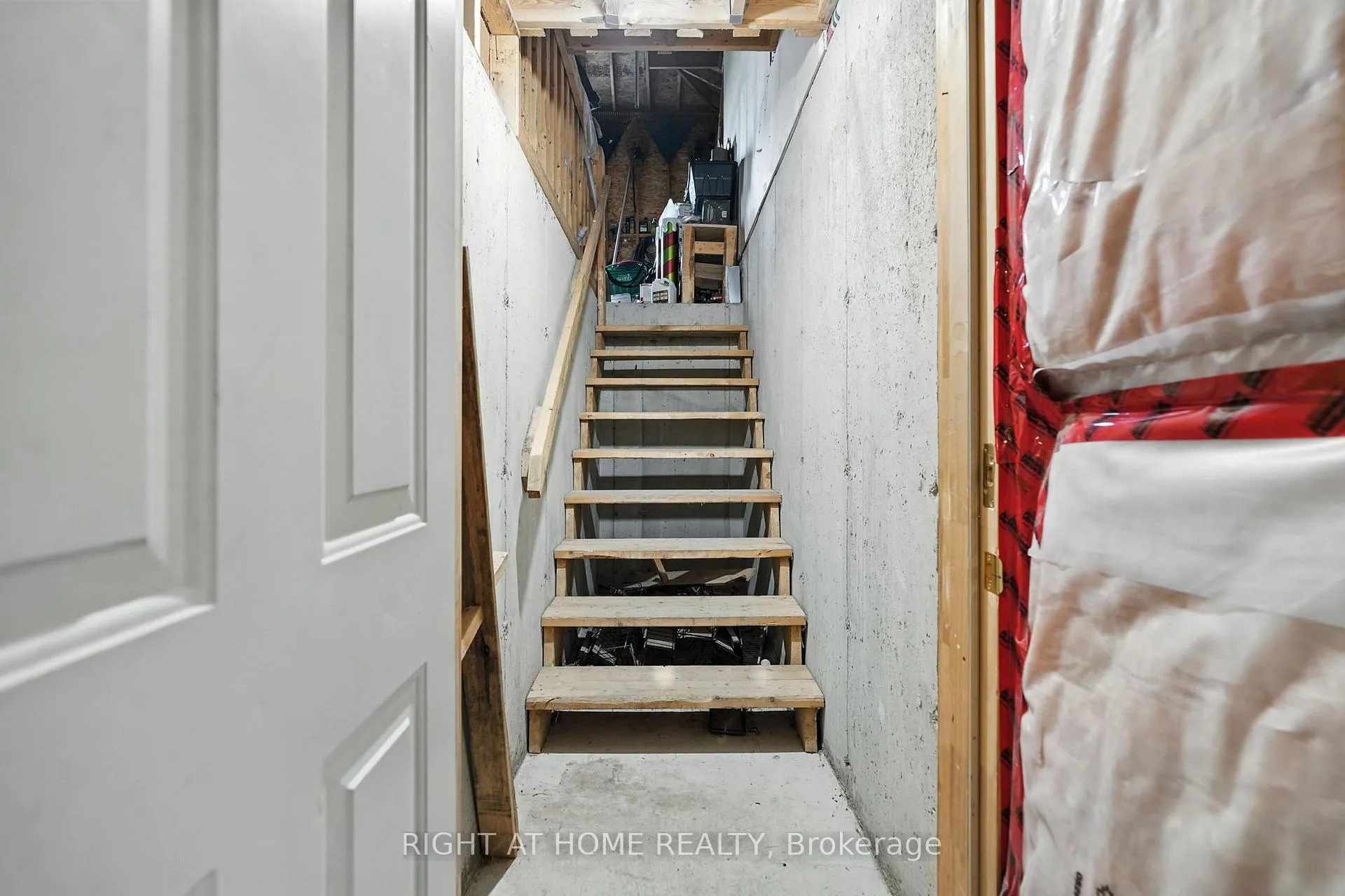 Photo 46 of 16 O'neill Circle, Springwater, Phelpston — HOMEH