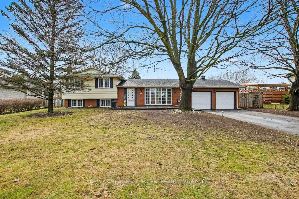 Front of 18 6th Concession Road E
