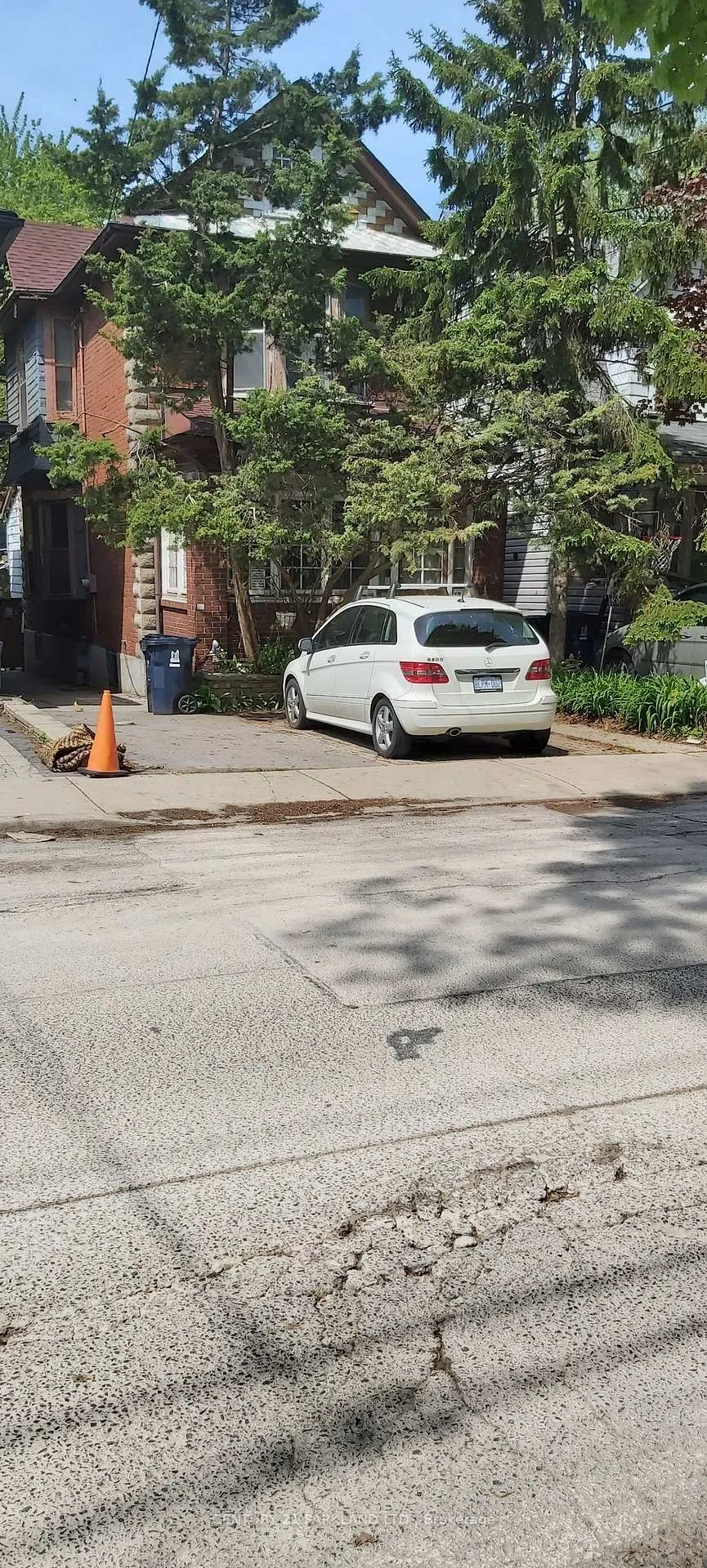 Photo 1 of 74 Kenilworth Avenue, Toronto, The Beaches — HOMEH