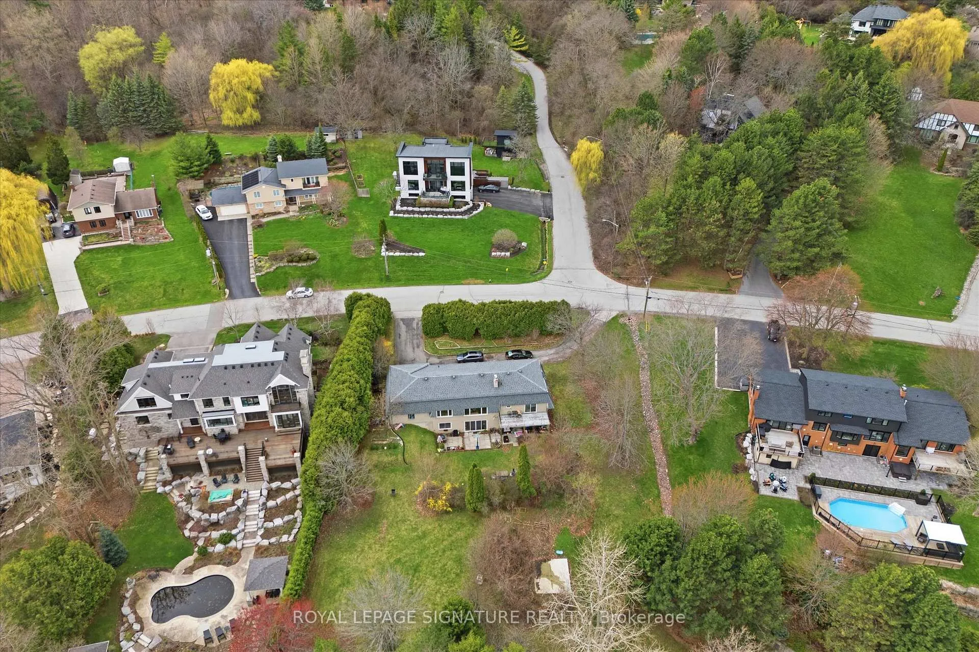 Photo 2 of 1310 Beaufort Drive, Burlington, Tyandaga — HOMEH