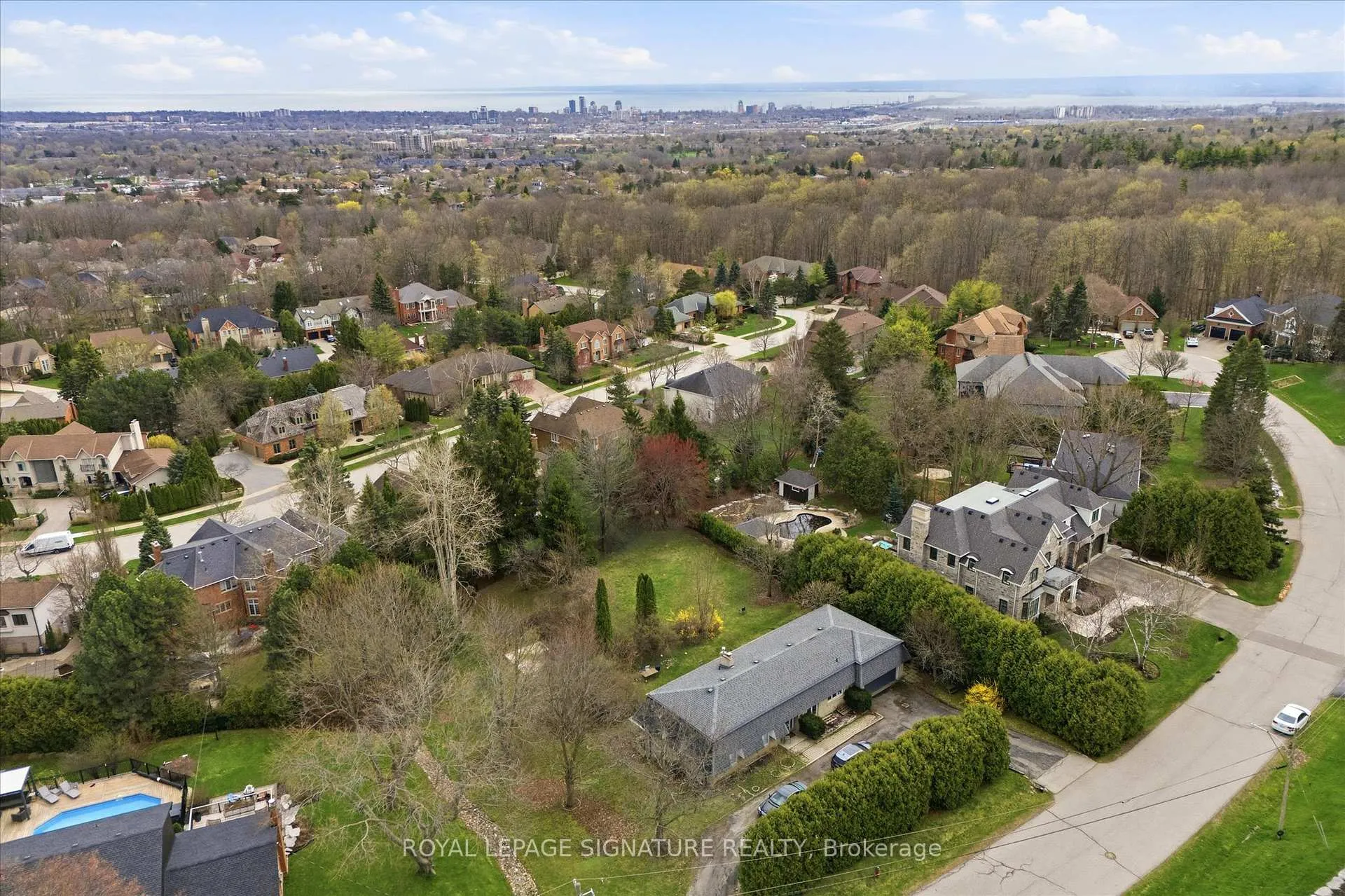 Photo 16 of 1310 Beaufort Drive, Burlington, Tyandaga — HOMEH