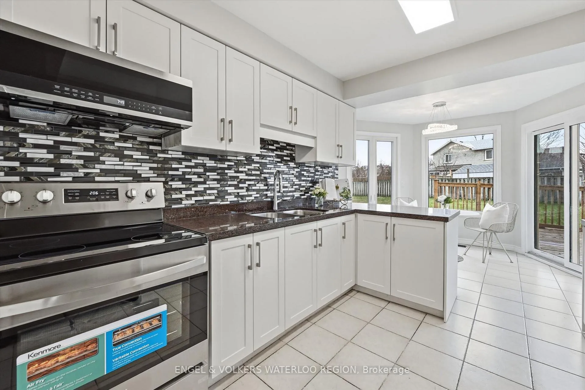 Photo 10 of 18 Regal Drive, Hamilton, Rushdale — HOMEH