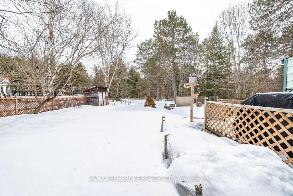 Photo 3 of 299 Black Bay Road, Petawawa — HOMEH
