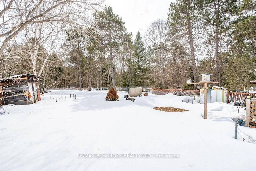 Photo 4 of 299 Black Bay Road, Petawawa — HOMEH