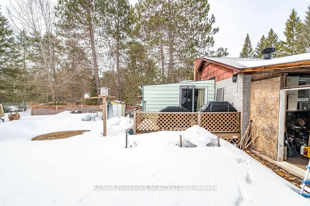 Photo 5 of 299 Black Bay Road, Petawawa — HOMEH