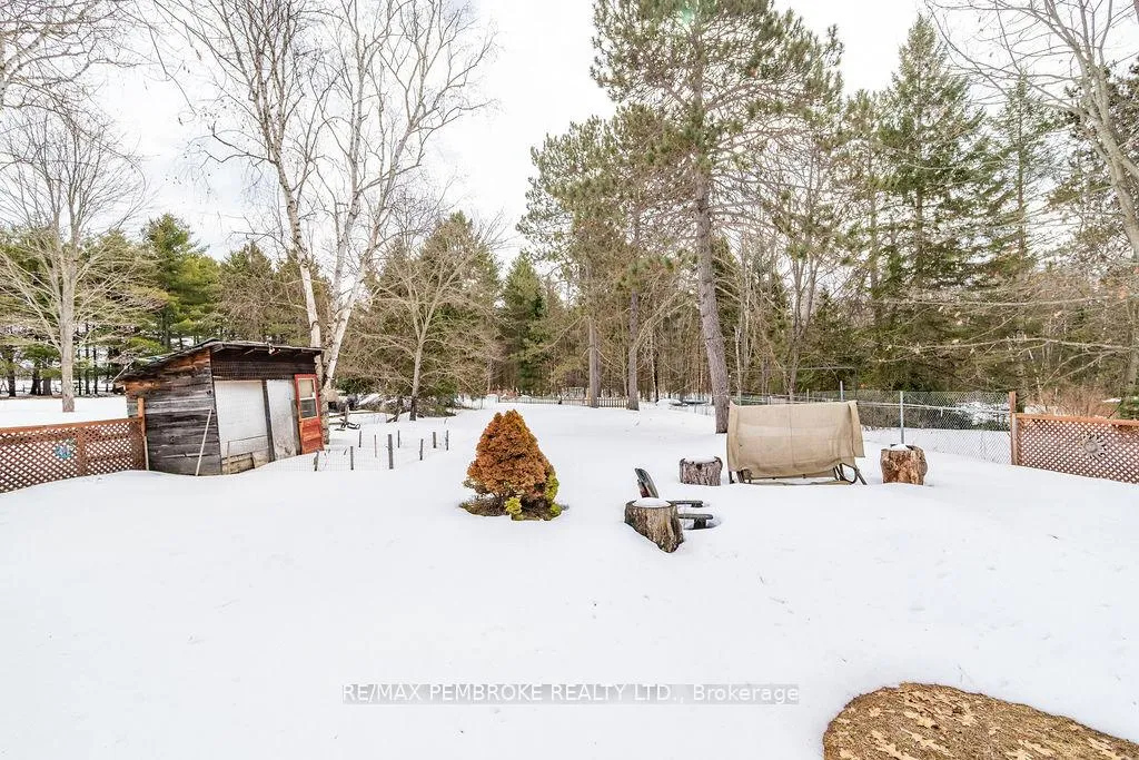 Photo 6 of 299 Black Bay Road, Petawawa — HOMEH