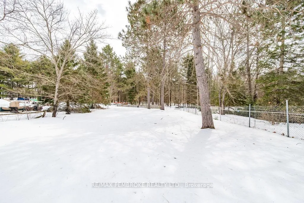Photo 8 of 299 Black Bay Road, Petawawa — HOMEH