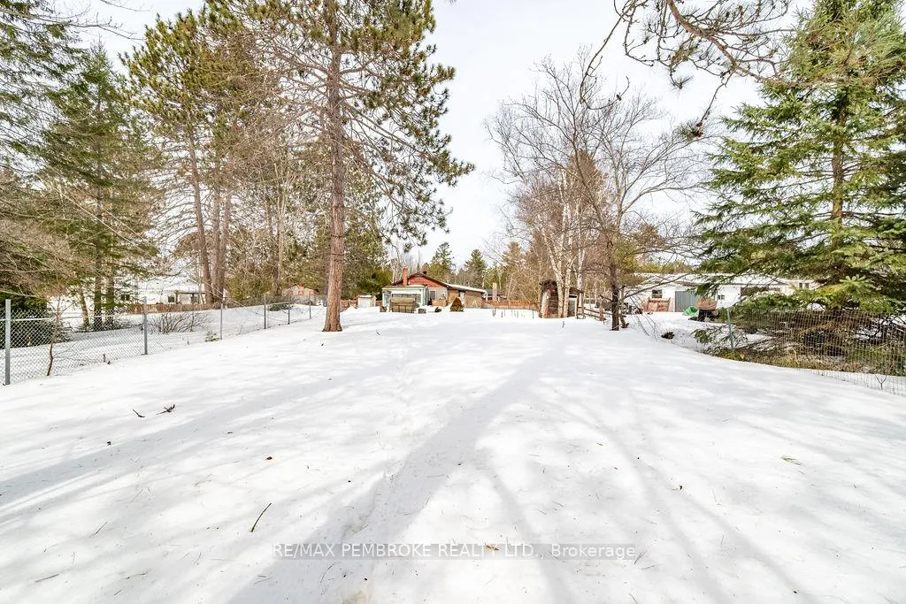 Photo 9 of 299 Black Bay Road, Petawawa — HOMEH