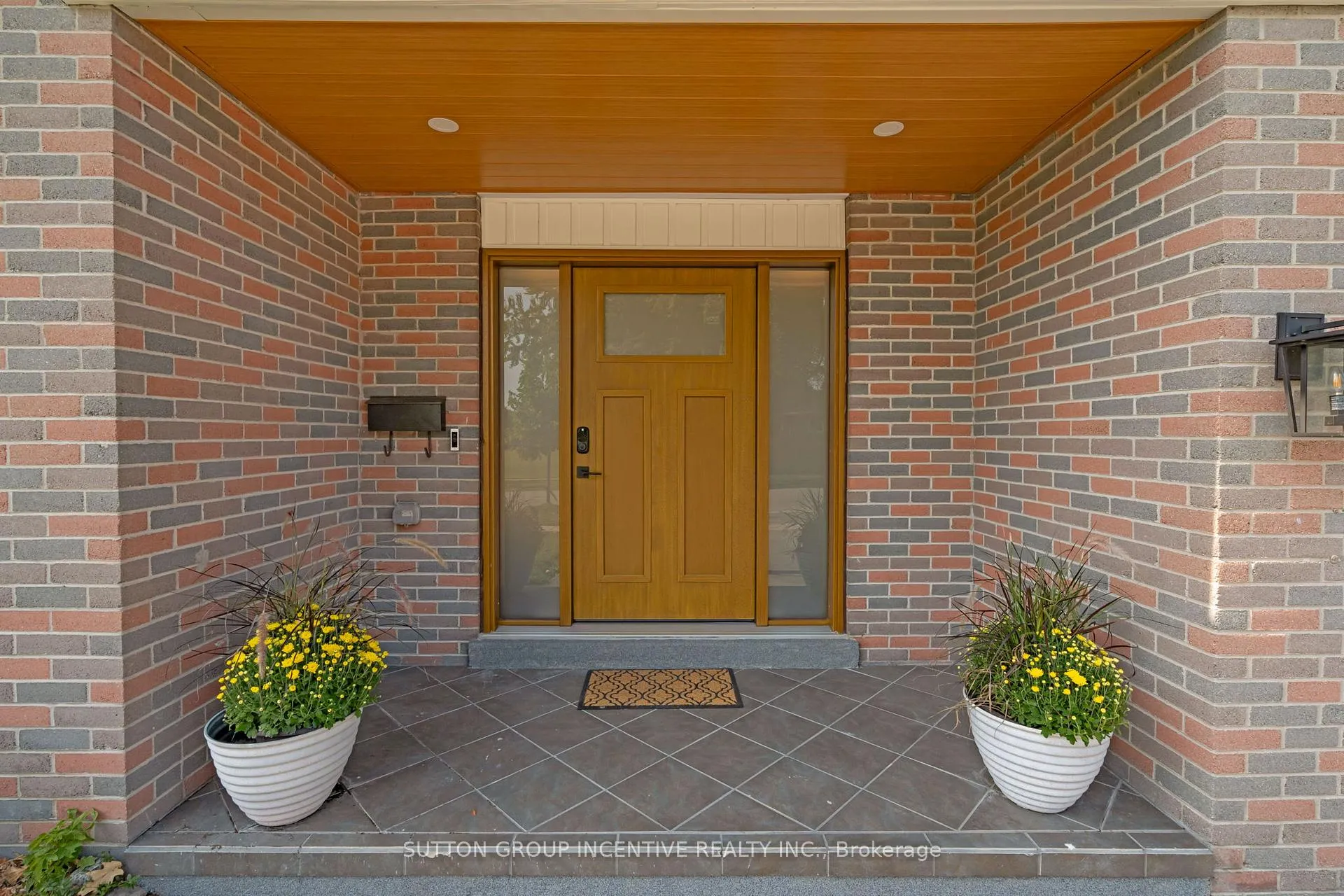Photo 3 of 254 Cook Street, Barrie, Grove East — HOMEH