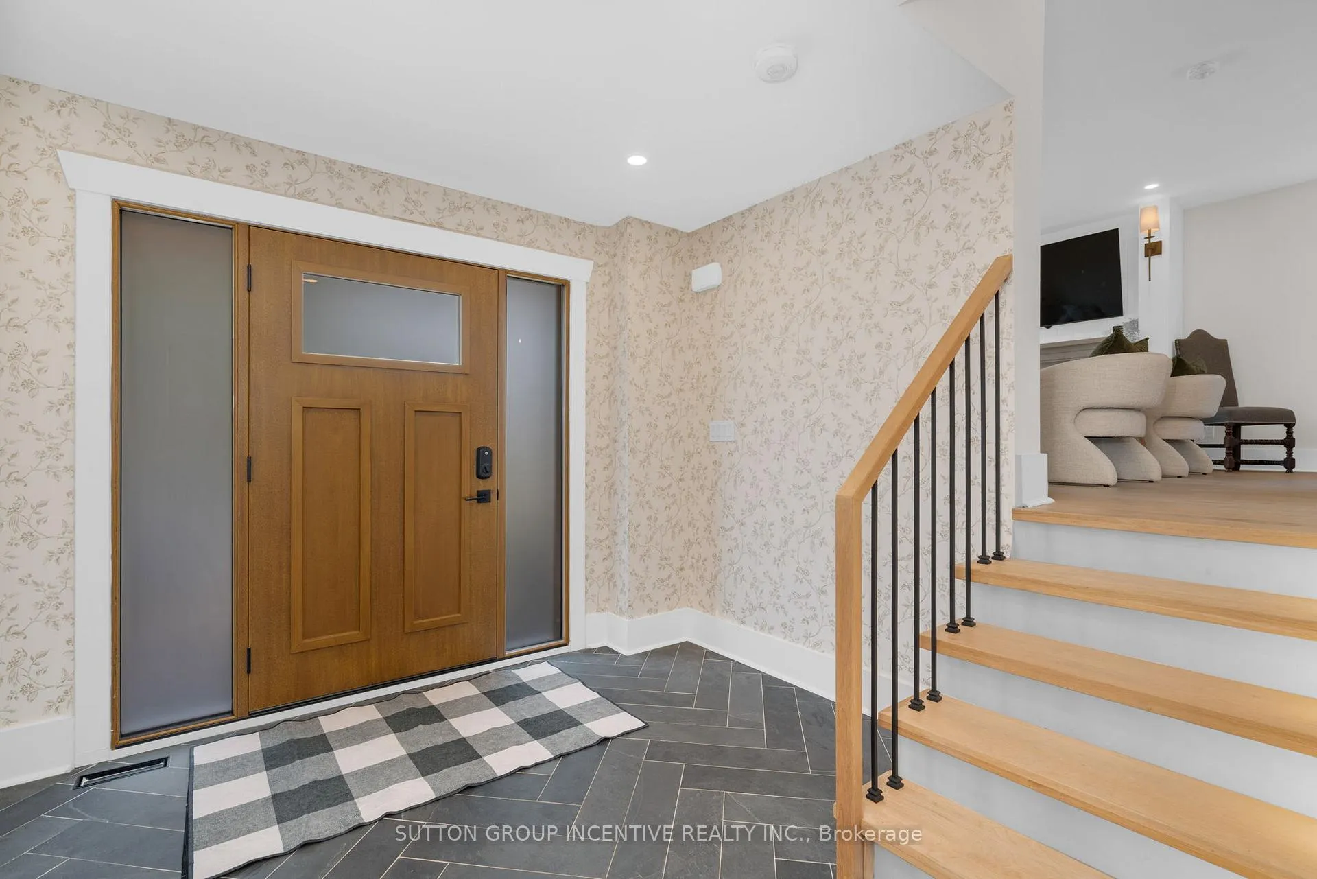 Photo 4 of 254 Cook Street, Barrie, Grove East — HOMEH