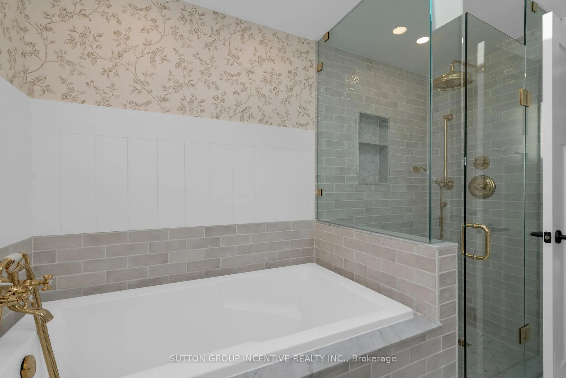 Photo 17 of 254 Cook Street, Barrie, Grove East — HOMEH