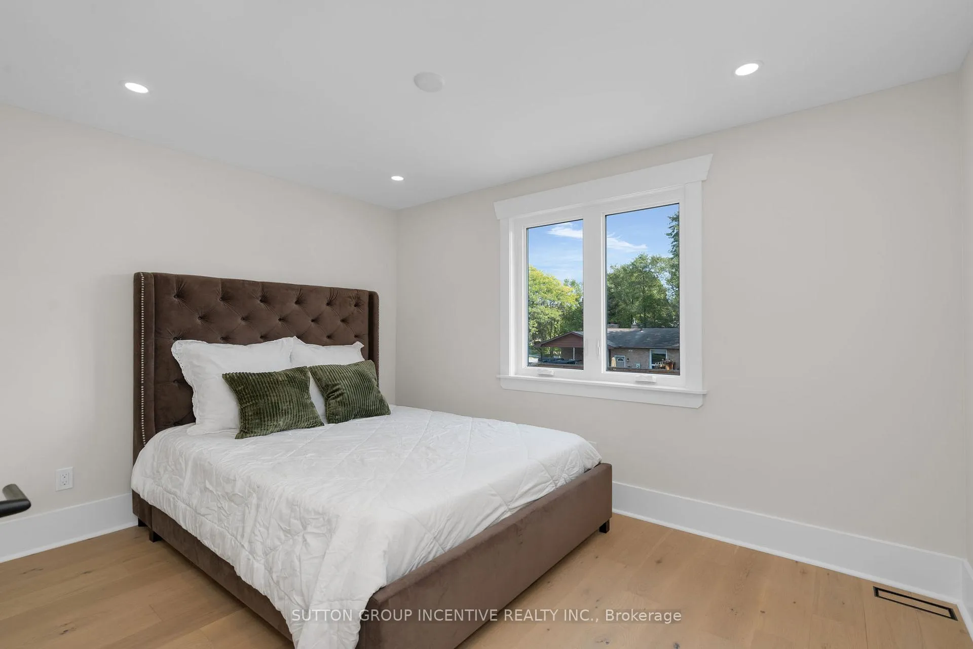 Photo 18 of 254 Cook Street, Barrie, Grove East — HOMEH