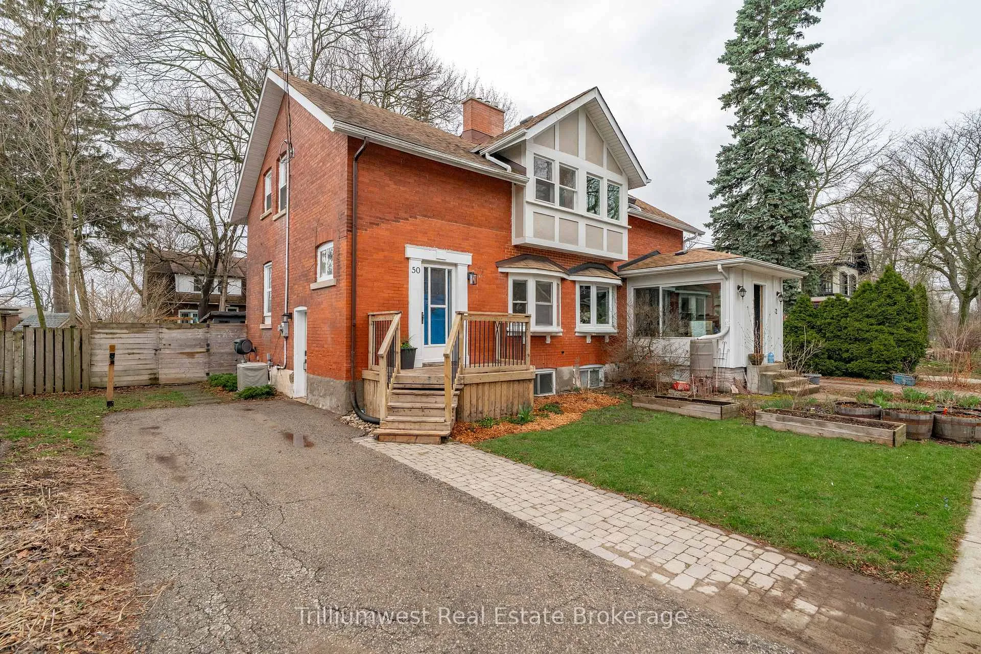 Photo 1 of 50 Hillcrest Drive, Guelph, St. George's — HOMEH
