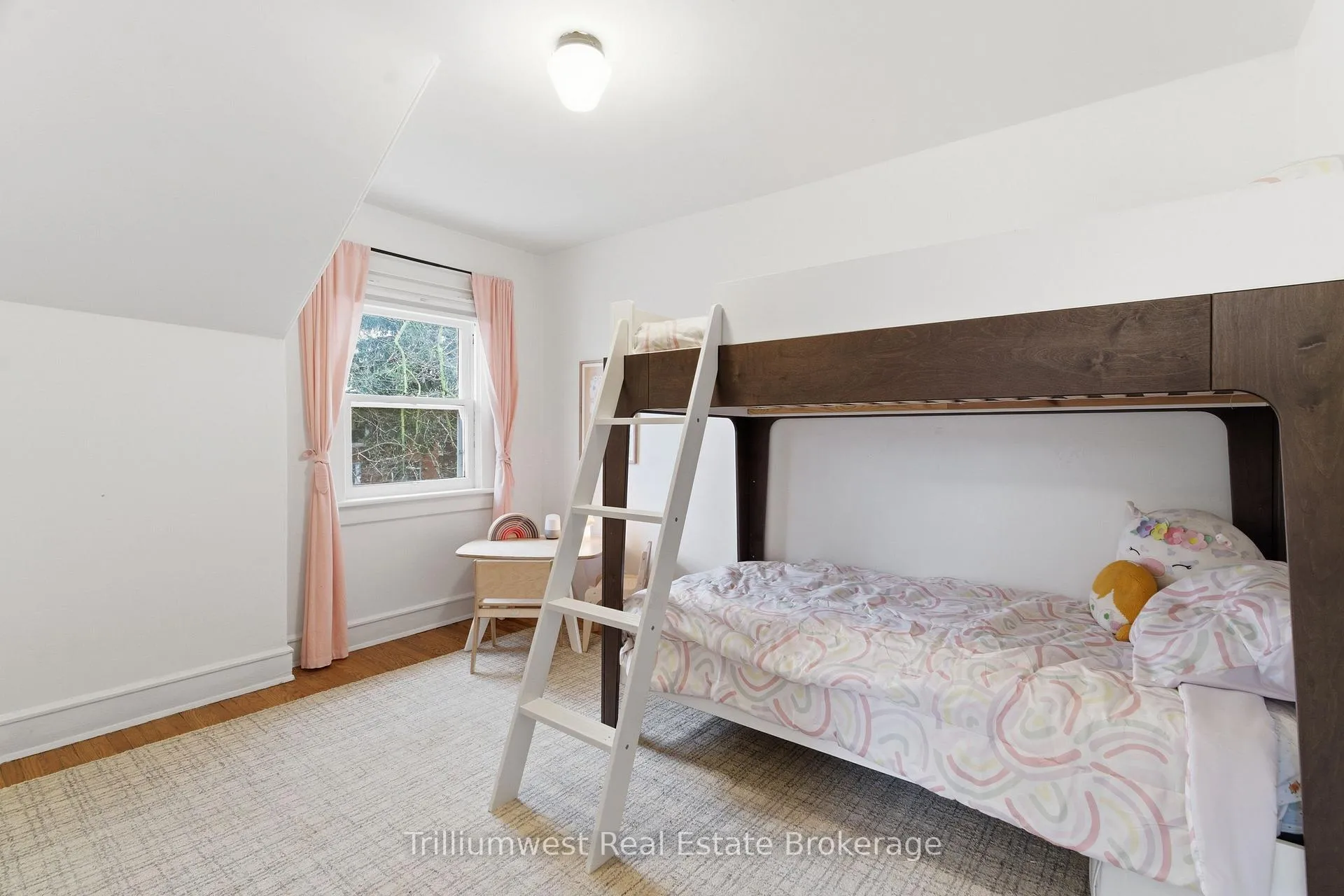 Photo 19 of 50 Hillcrest Drive, Guelph, St. George's — HOMEH