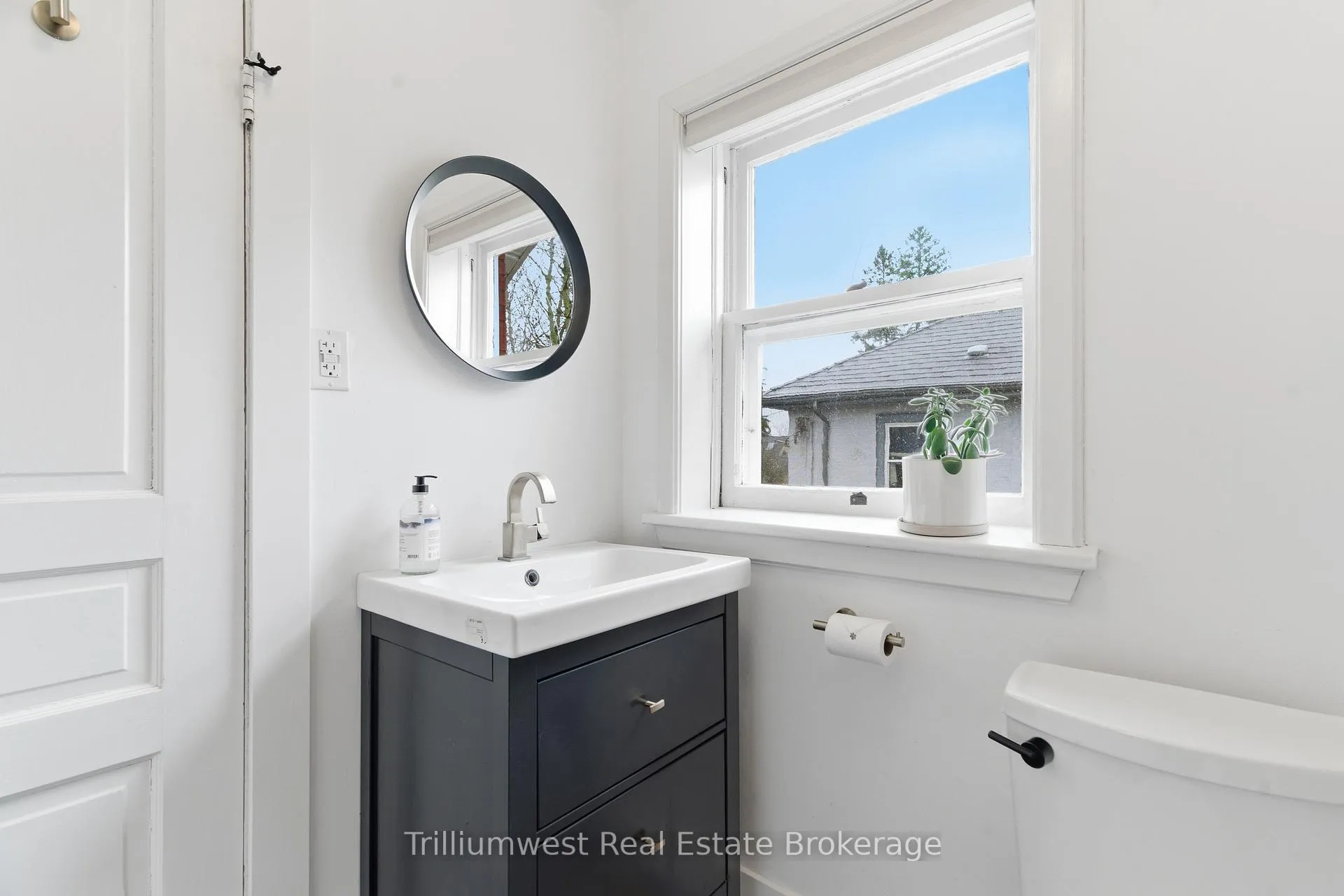 Photo 22 of 50 Hillcrest Drive, Guelph, St. George's — HOMEH