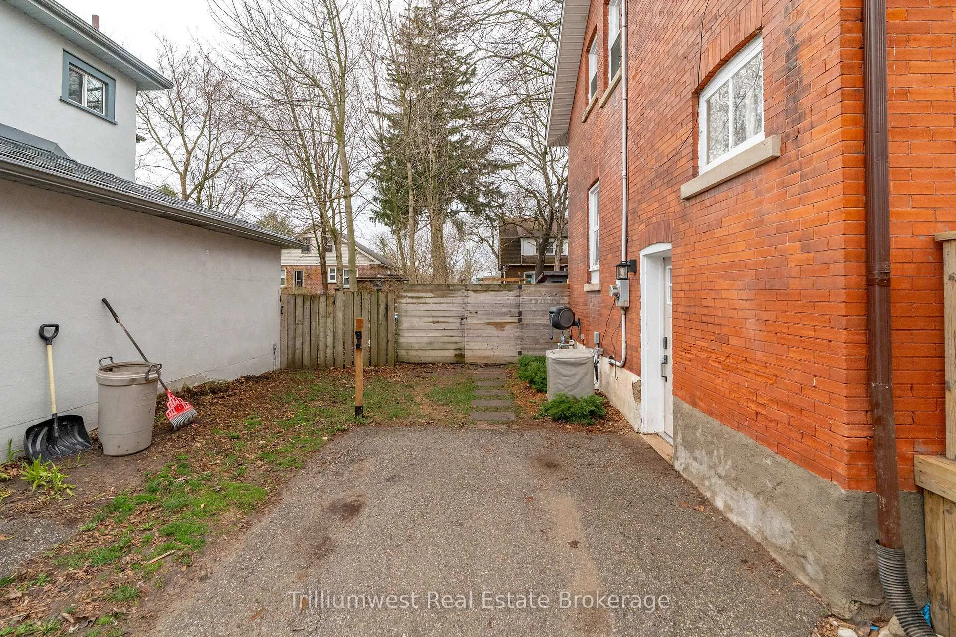 Photo 30 of 50 Hillcrest Drive, Guelph, St. George's — HOMEH