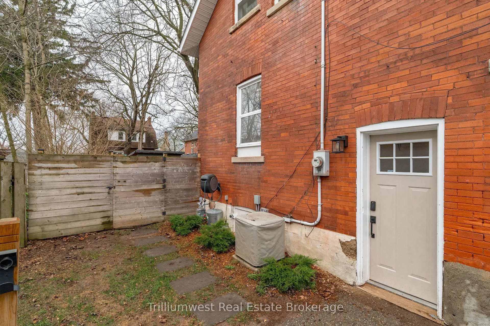 Photo 31 of 50 Hillcrest Drive, Guelph, St. George's — HOMEH
