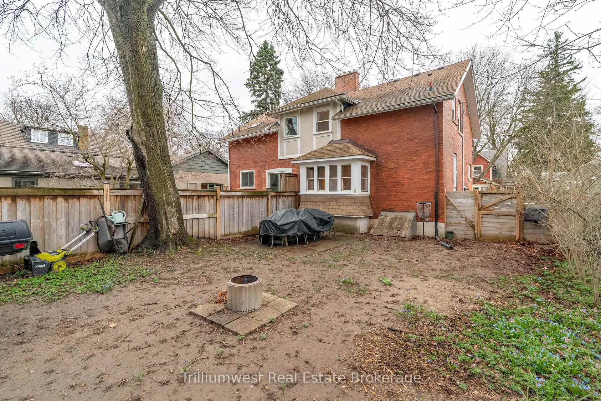 Photo 37 of 50 Hillcrest Drive, Guelph, St. George's — HOMEH