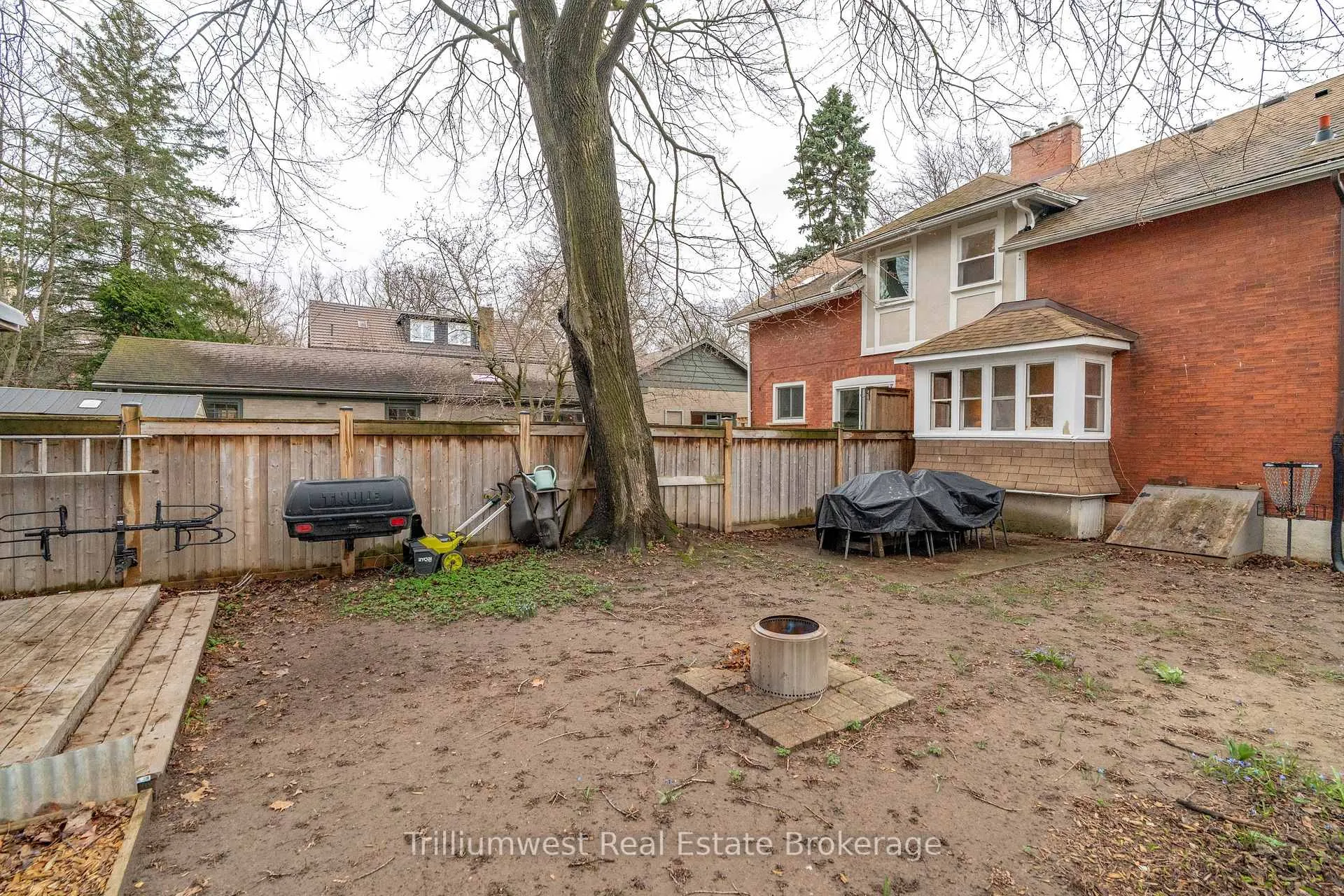 Photo 38 of 50 Hillcrest Drive, Guelph, St. George's — HOMEH