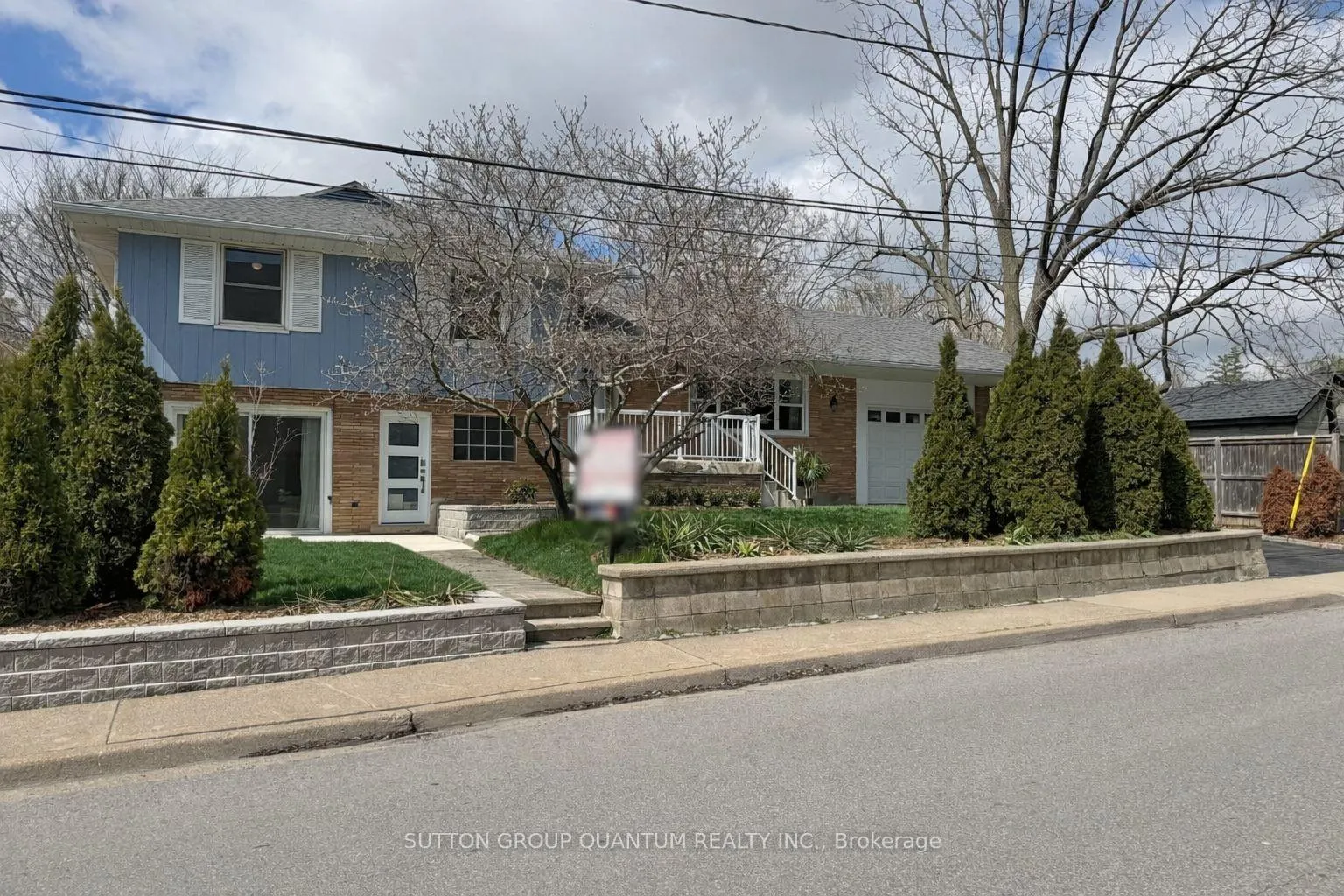 Photo 2 of 50 Barton Street, Hamilton, Waterdown — HOMEH