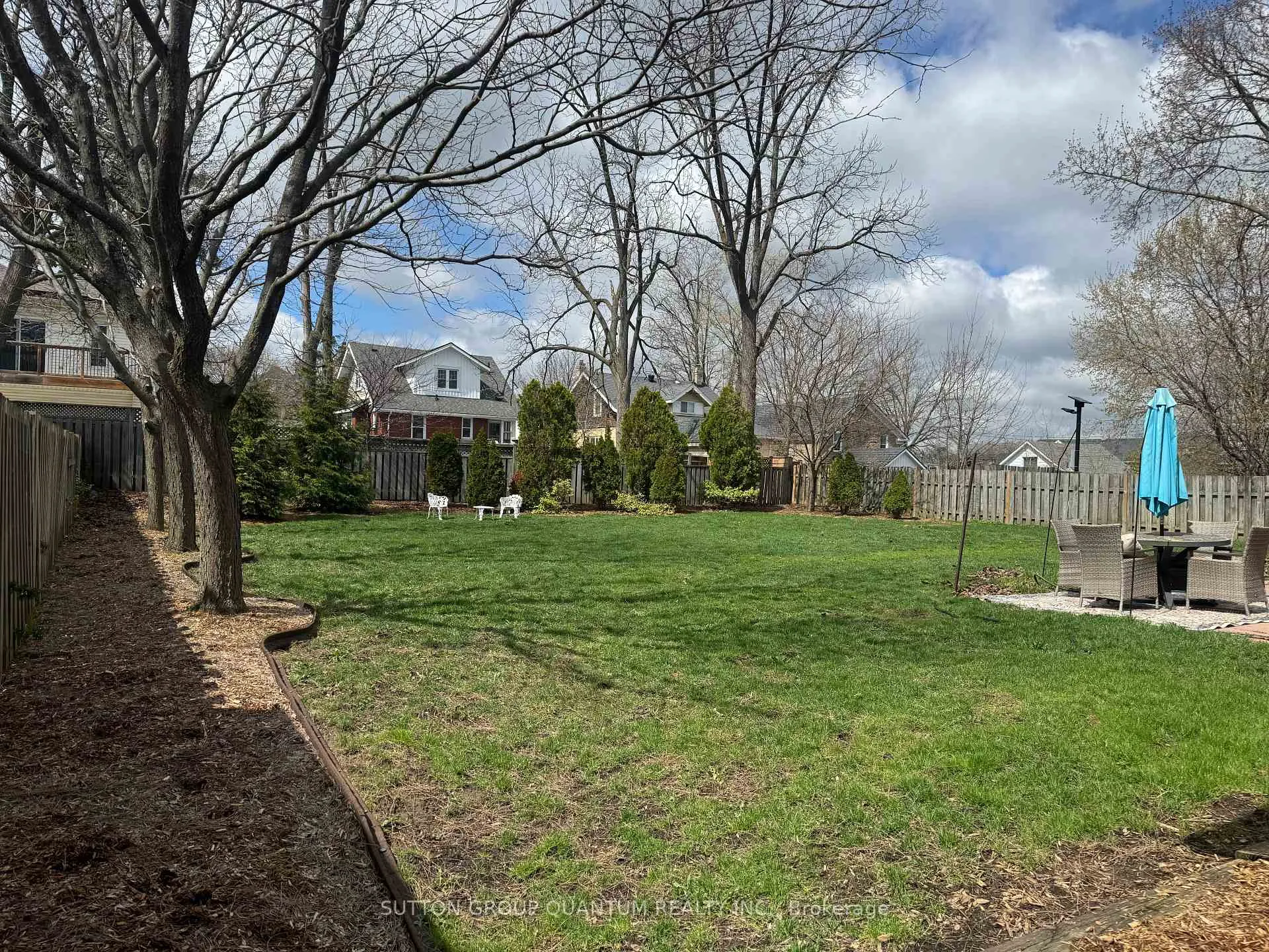 Photo 3 of 50 Barton Street, Hamilton, Waterdown — HOMEH