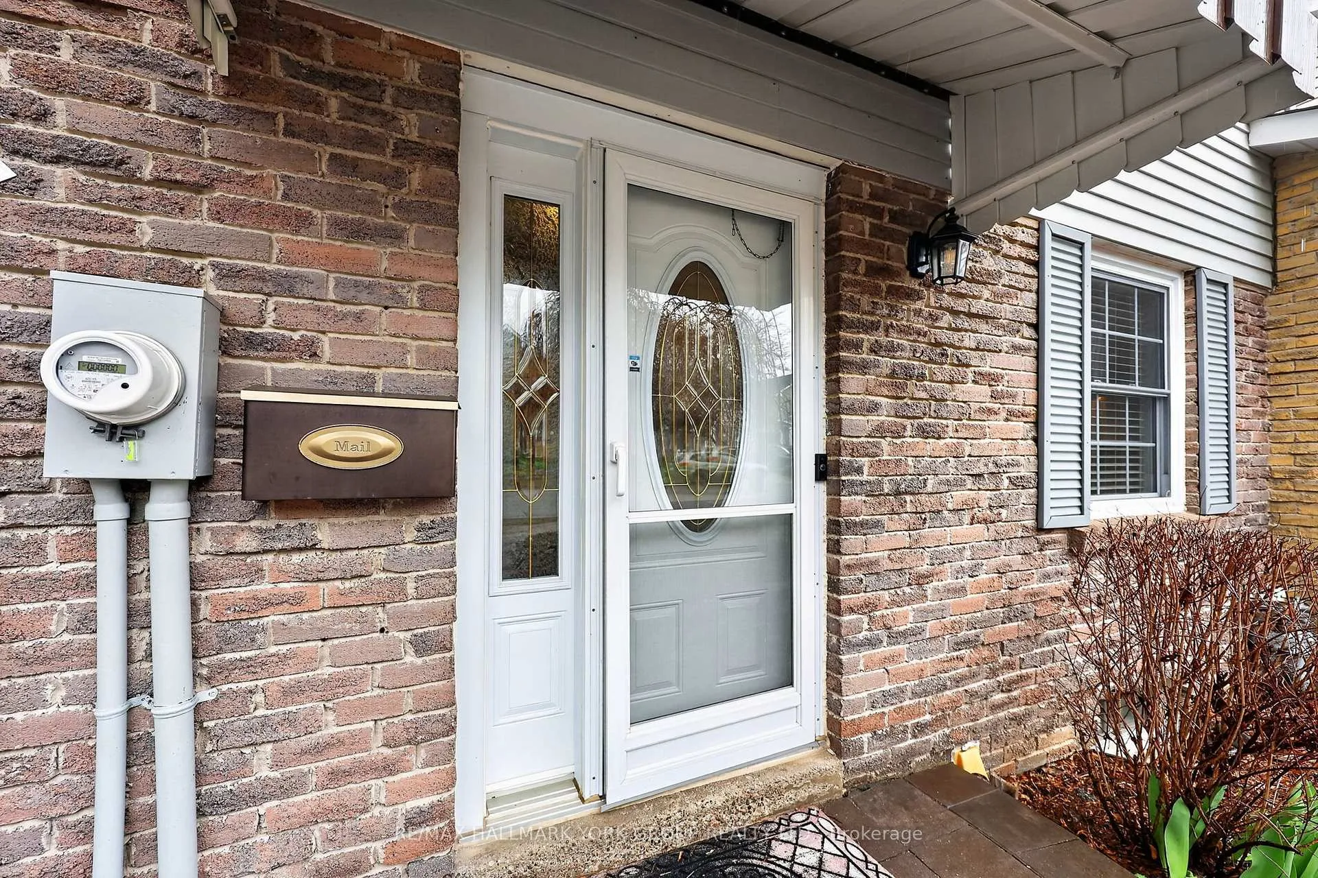 Photo 3 of 35 Parkland Court, Aurora, Aurora Heights — HOMEH