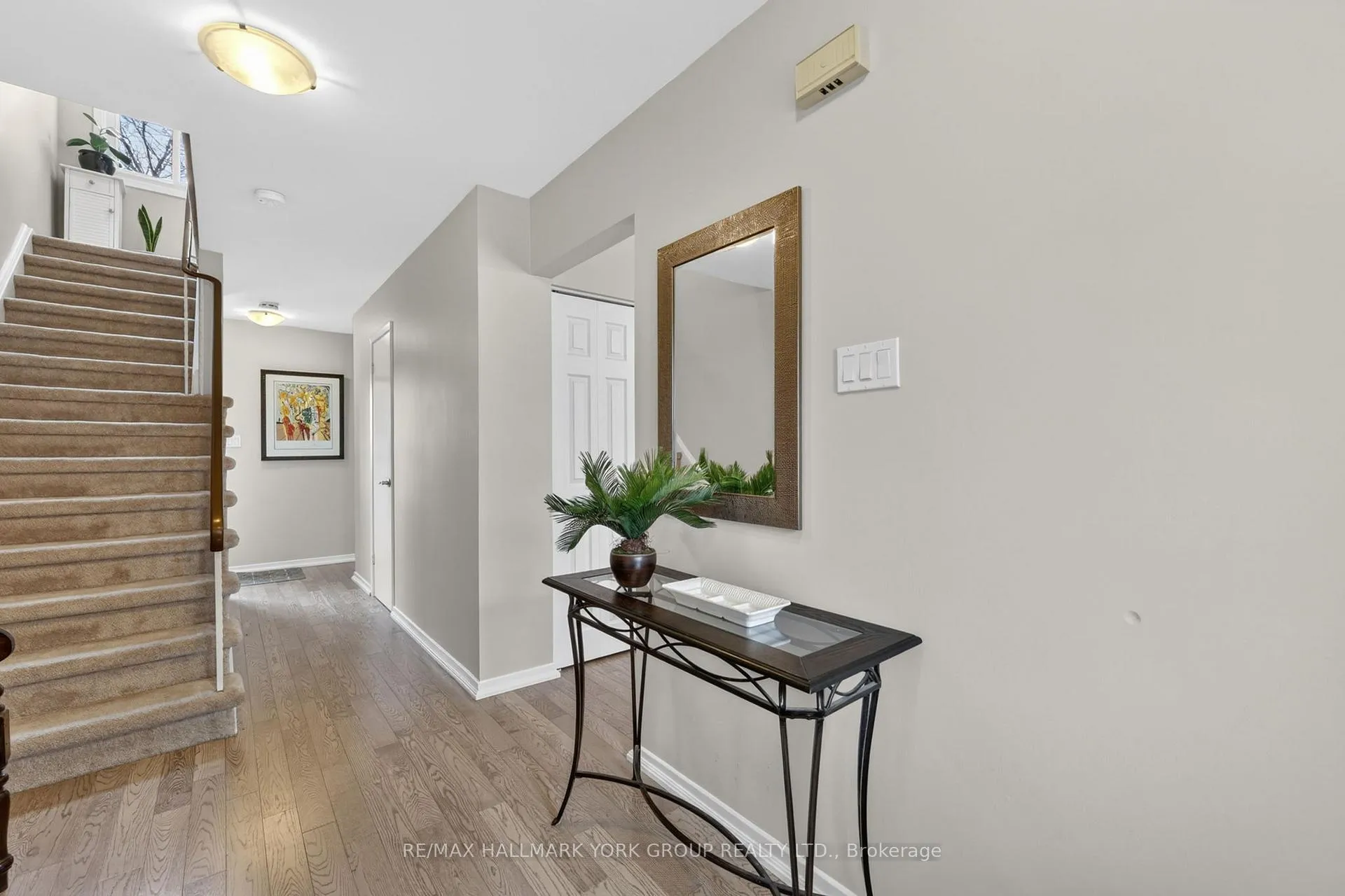 Photo 5 of 35 Parkland Court, Aurora, Aurora Heights — HOMEH