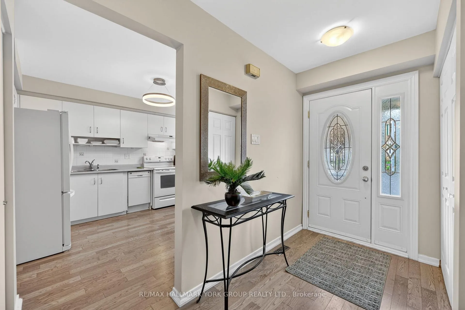 Photo 6 of 35 Parkland Court, Aurora, Aurora Heights — HOMEH
