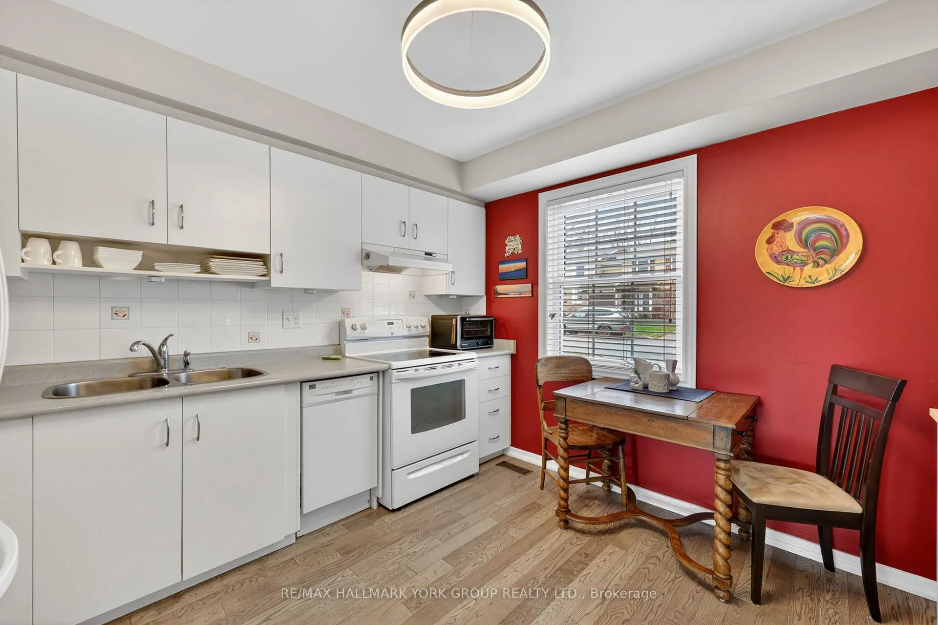 Photo 7 of 35 Parkland Court, Aurora, Aurora Heights — HOMEH