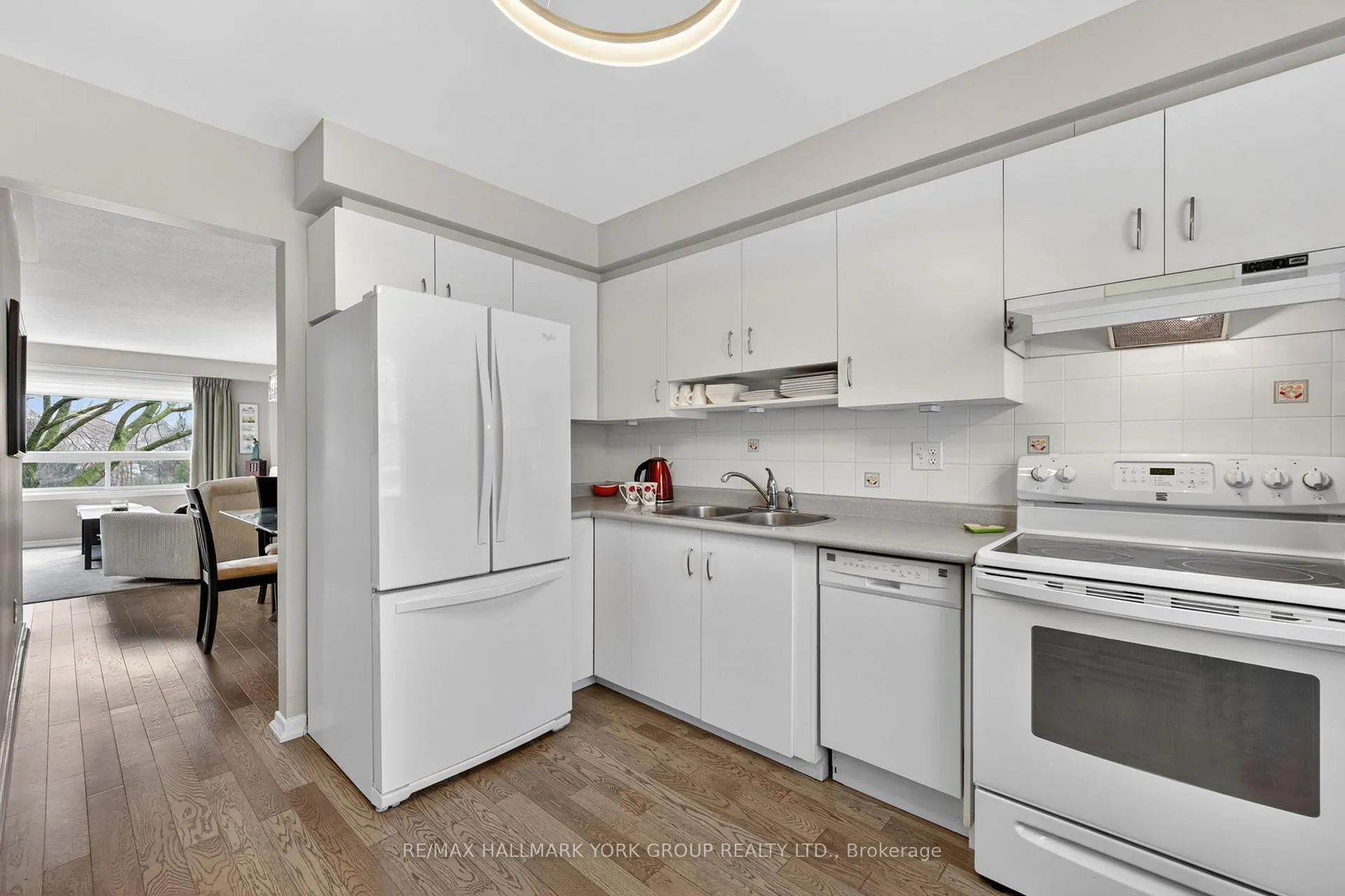Photo 10 of 35 Parkland Court, Aurora, Aurora Heights — HOMEH