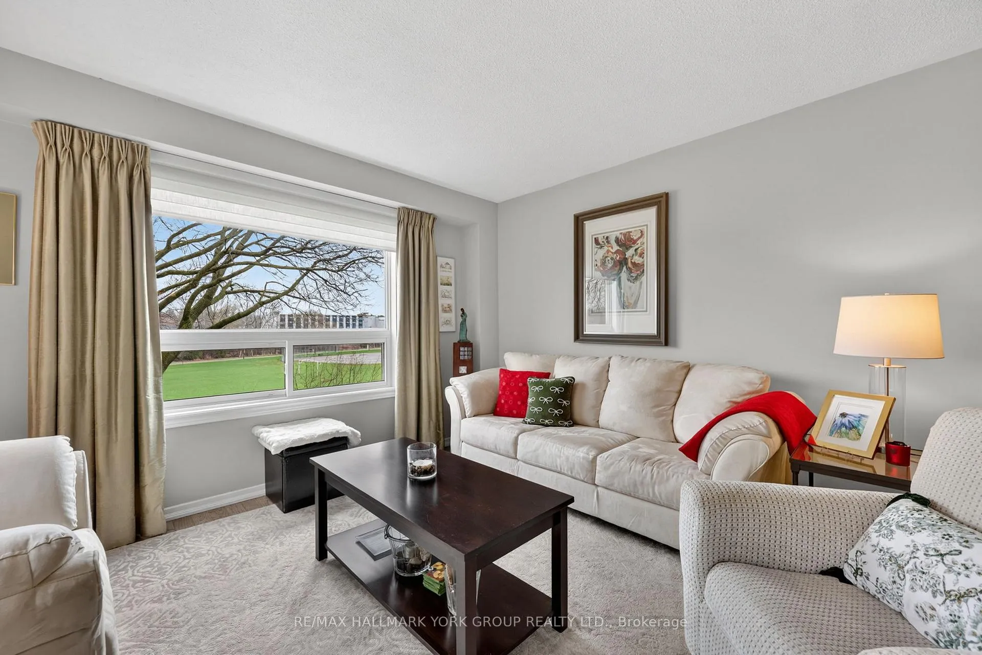 Photo 13 of 35 Parkland Court, Aurora, Aurora Heights — HOMEH