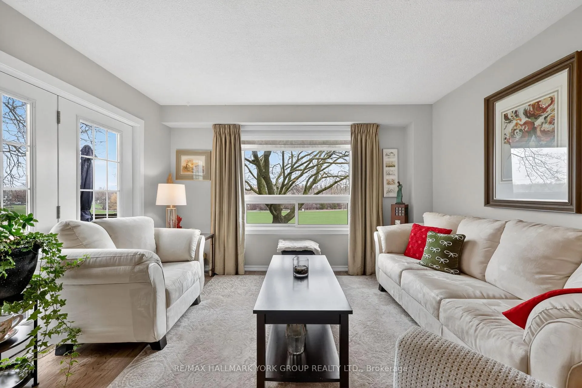 Photo 14 of 35 Parkland Court, Aurora, Aurora Heights — HOMEH