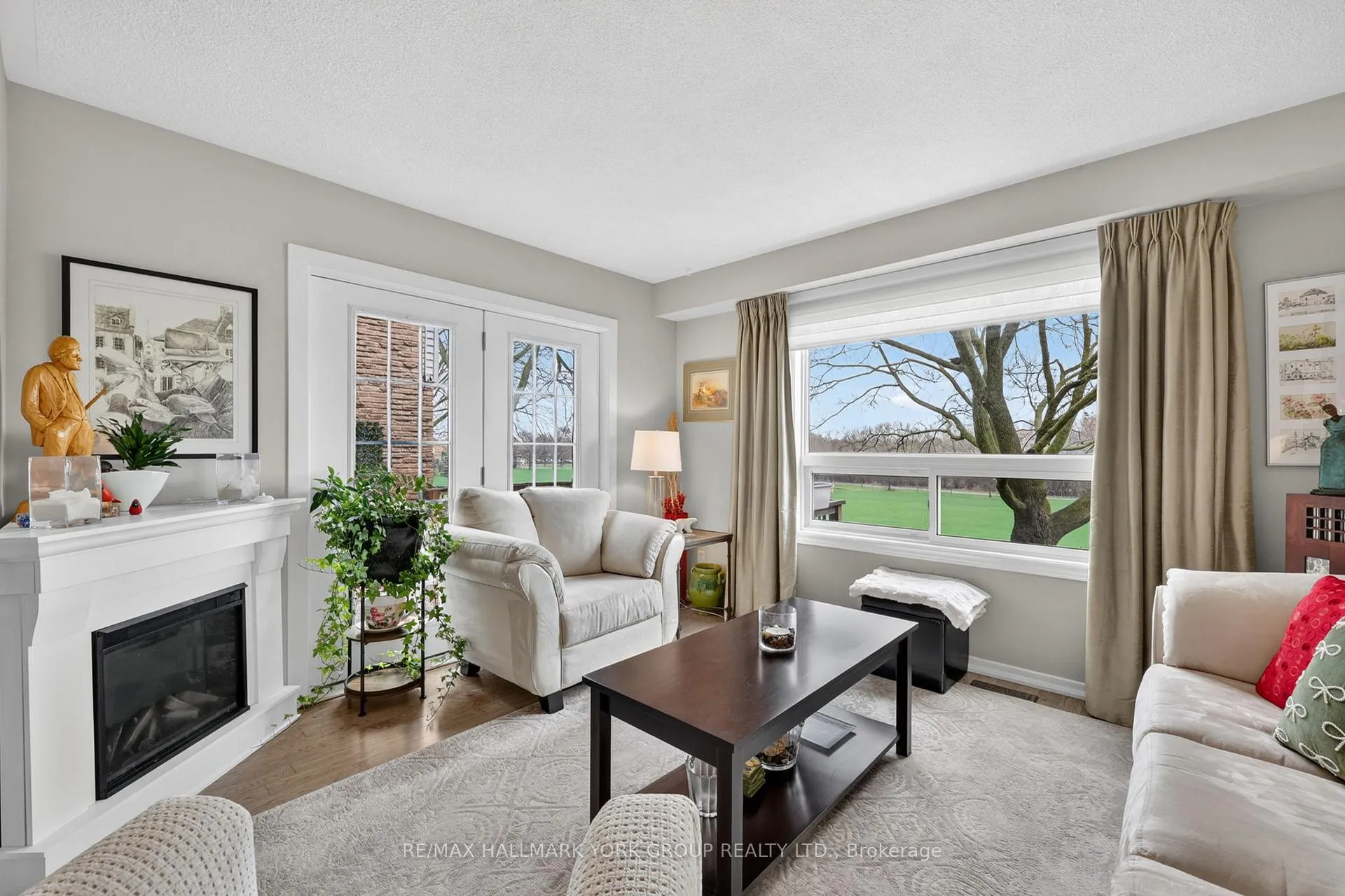 Photo 15 of 35 Parkland Court, Aurora, Aurora Heights — HOMEH