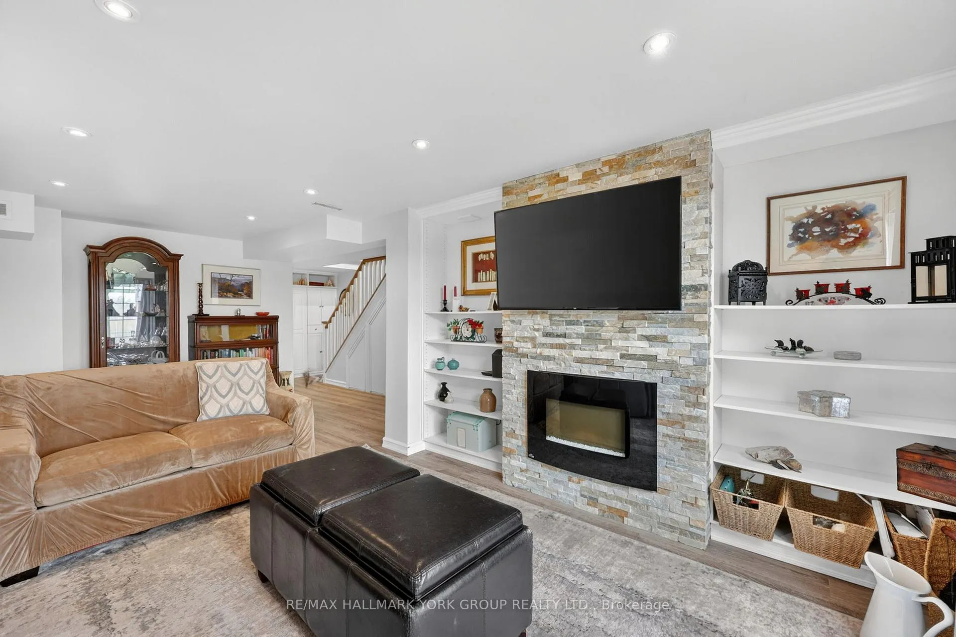 Photo 32 of 35 Parkland Court, Aurora, Aurora Heights — HOMEH
