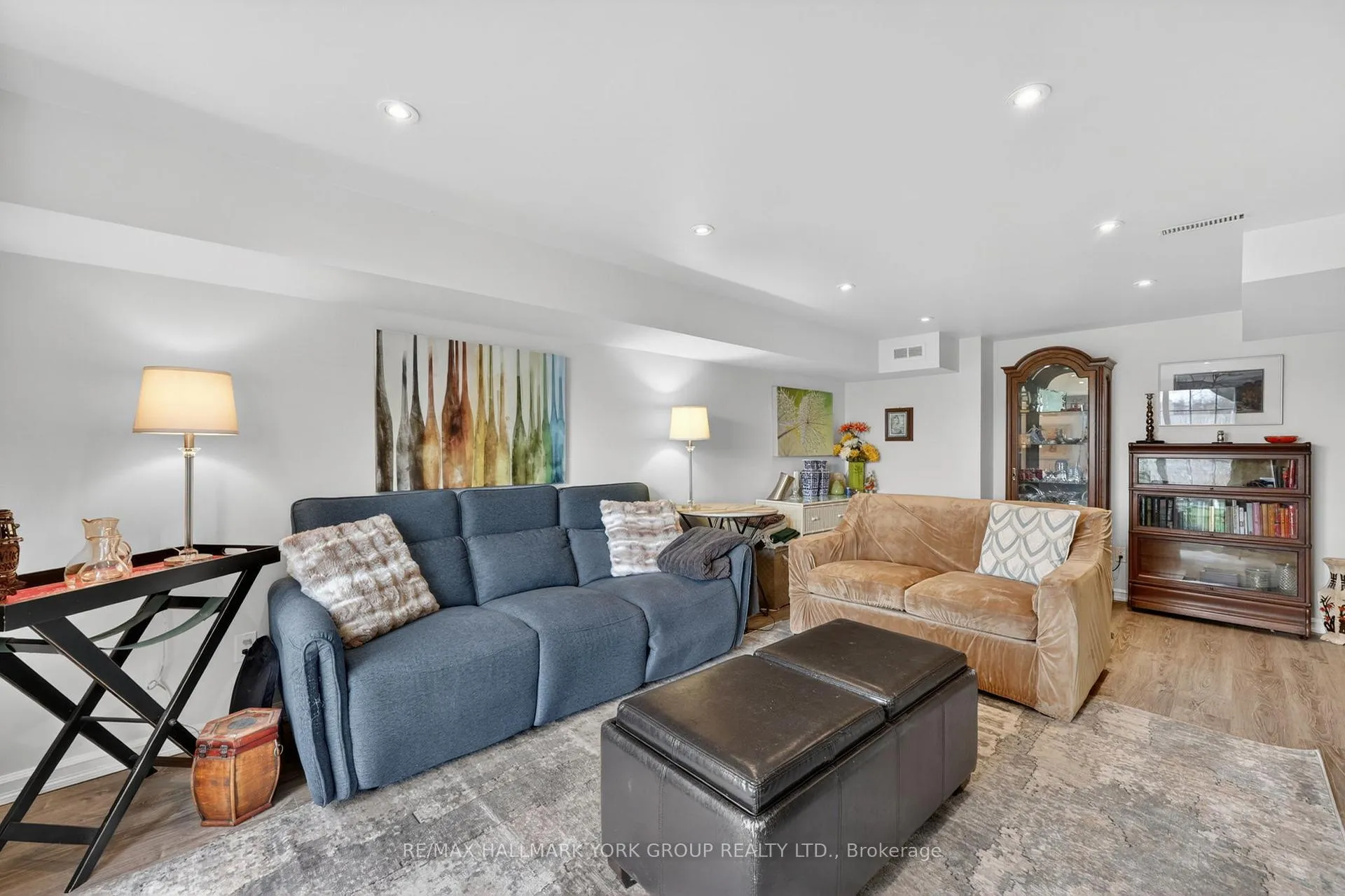 Photo 33 of 35 Parkland Court, Aurora, Aurora Heights — HOMEH
