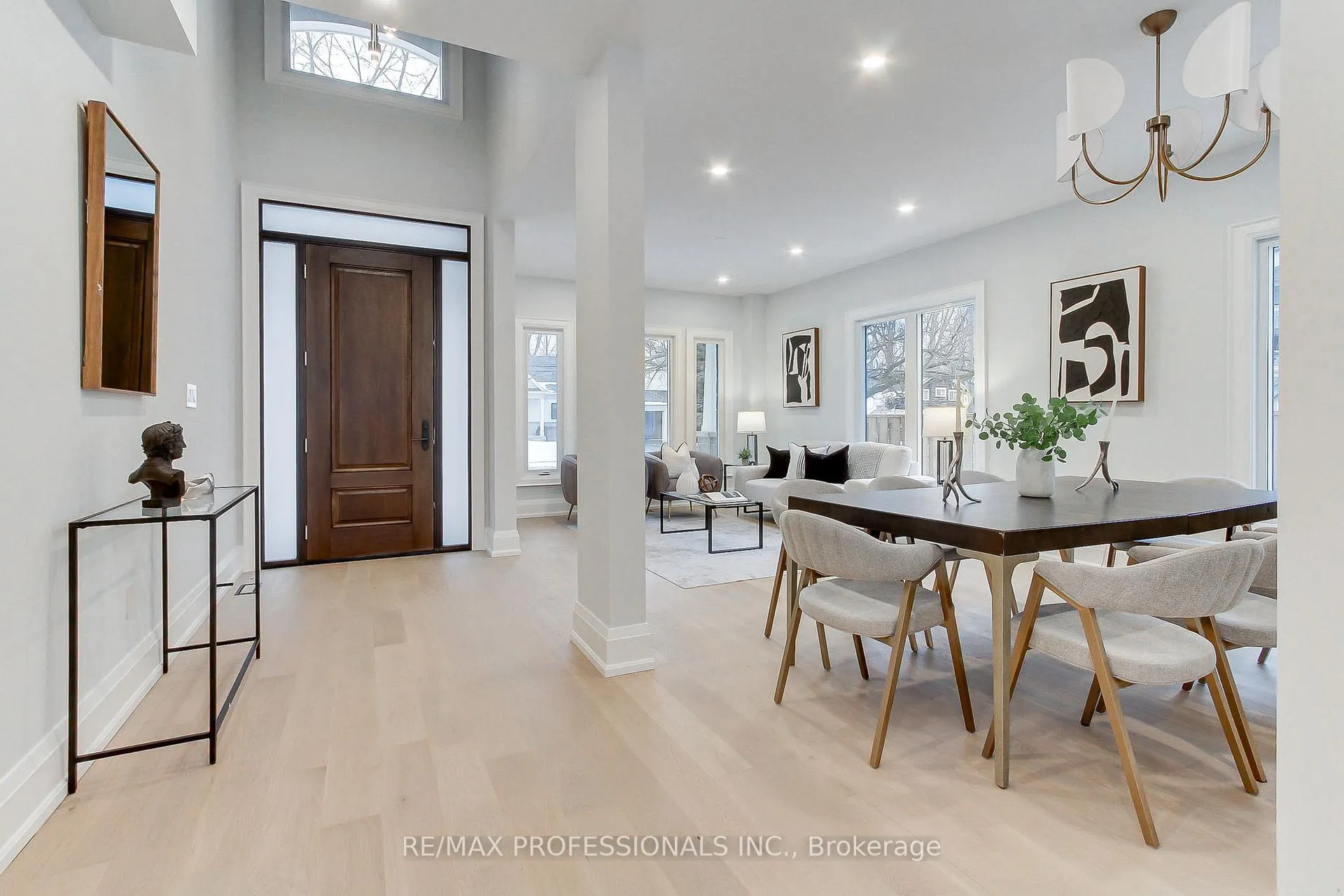 Photo 3 of 432 Smith Avenue, Burlington, Brant — HOMEH