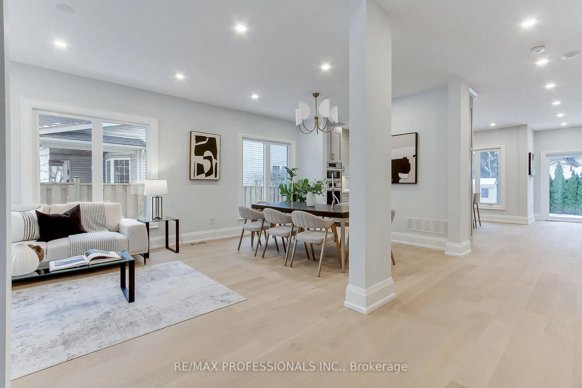 Photo 5 of 432 Smith Avenue, Burlington, Brant — HOMEH