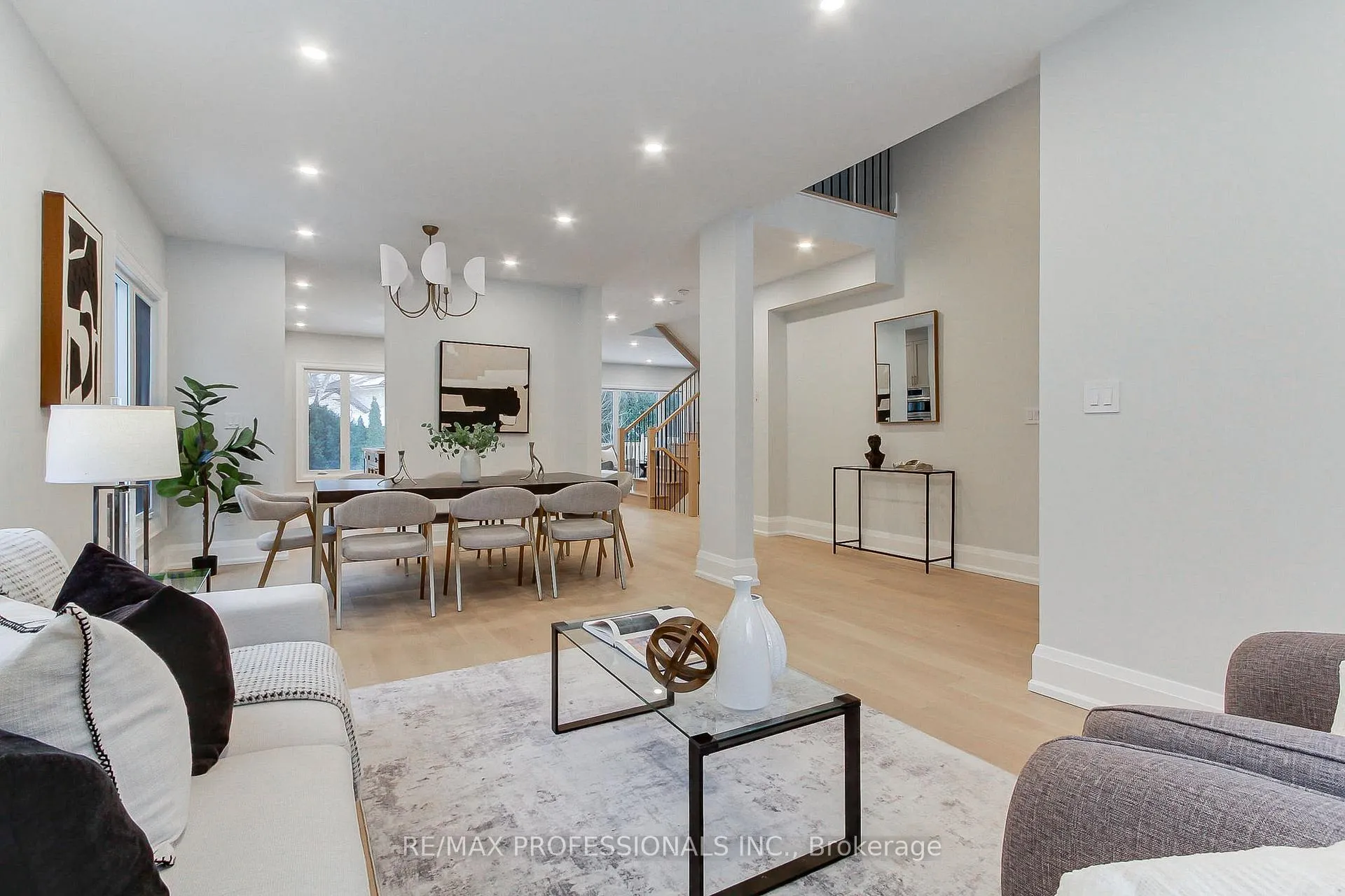 Photo 9 of 432 Smith Avenue, Burlington, Brant — HOMEH