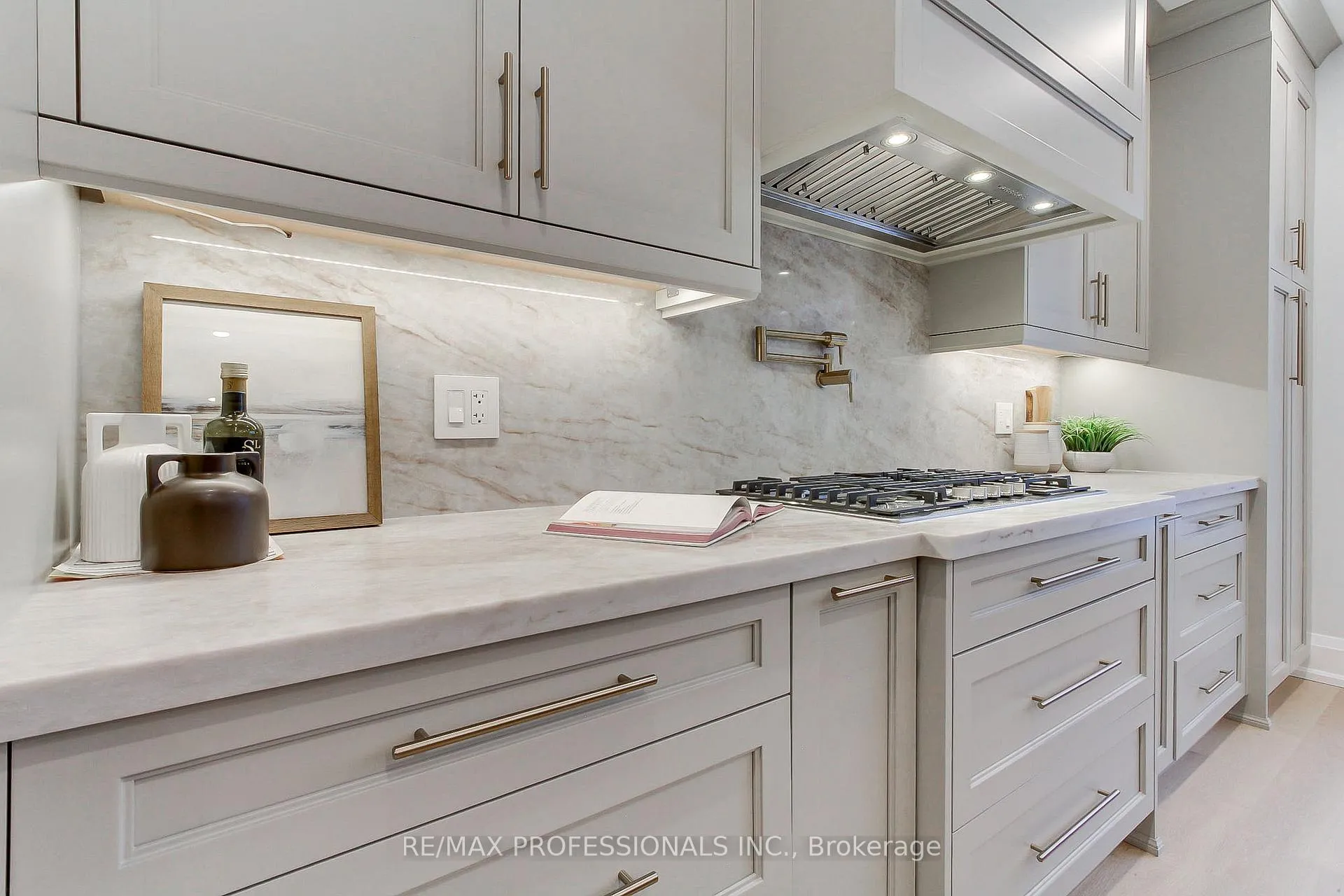 Photo 19 of 432 Smith Avenue, Burlington, Brant — HOMEH