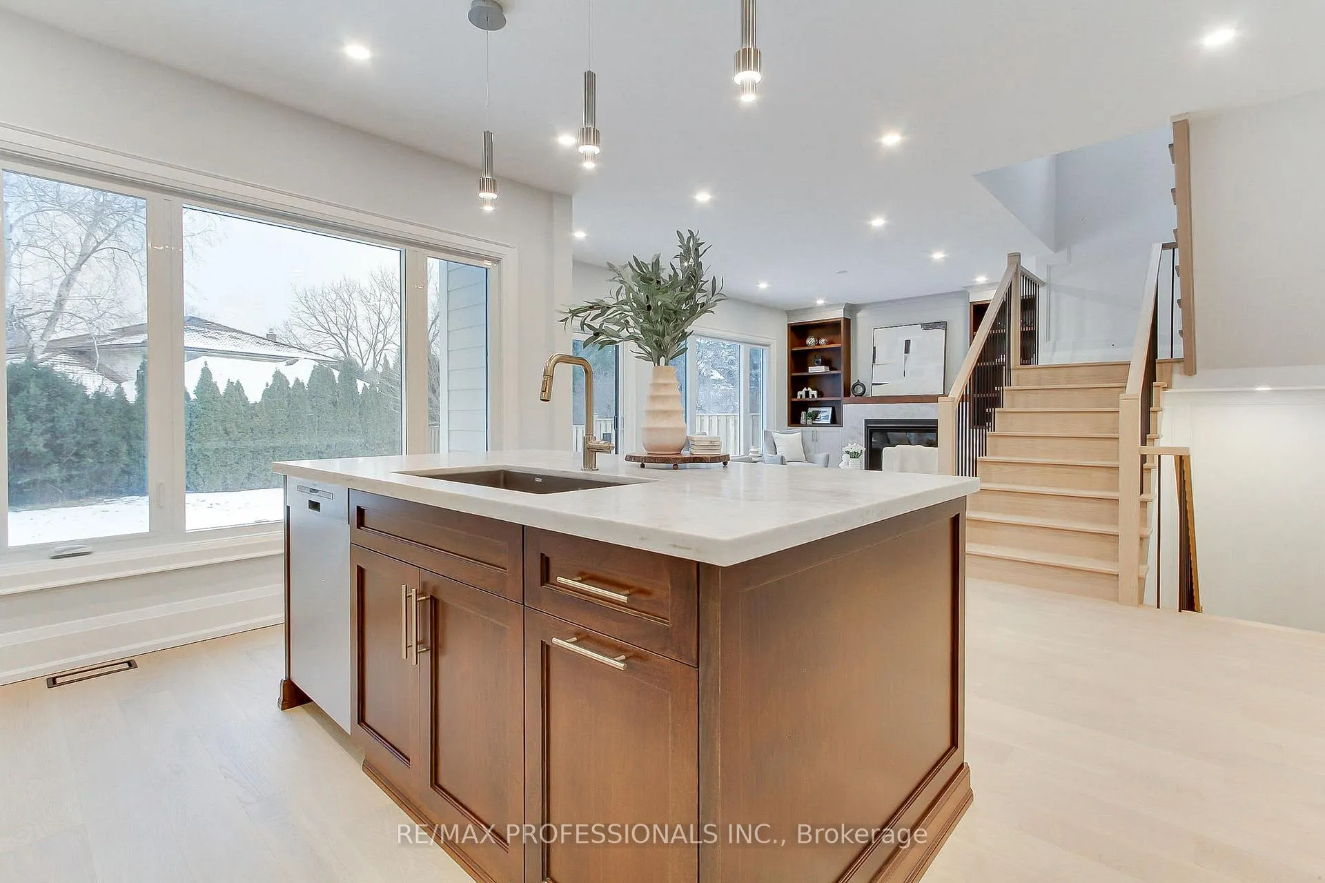 Photo 23 of 432 Smith Avenue, Burlington, Brant — HOMEH