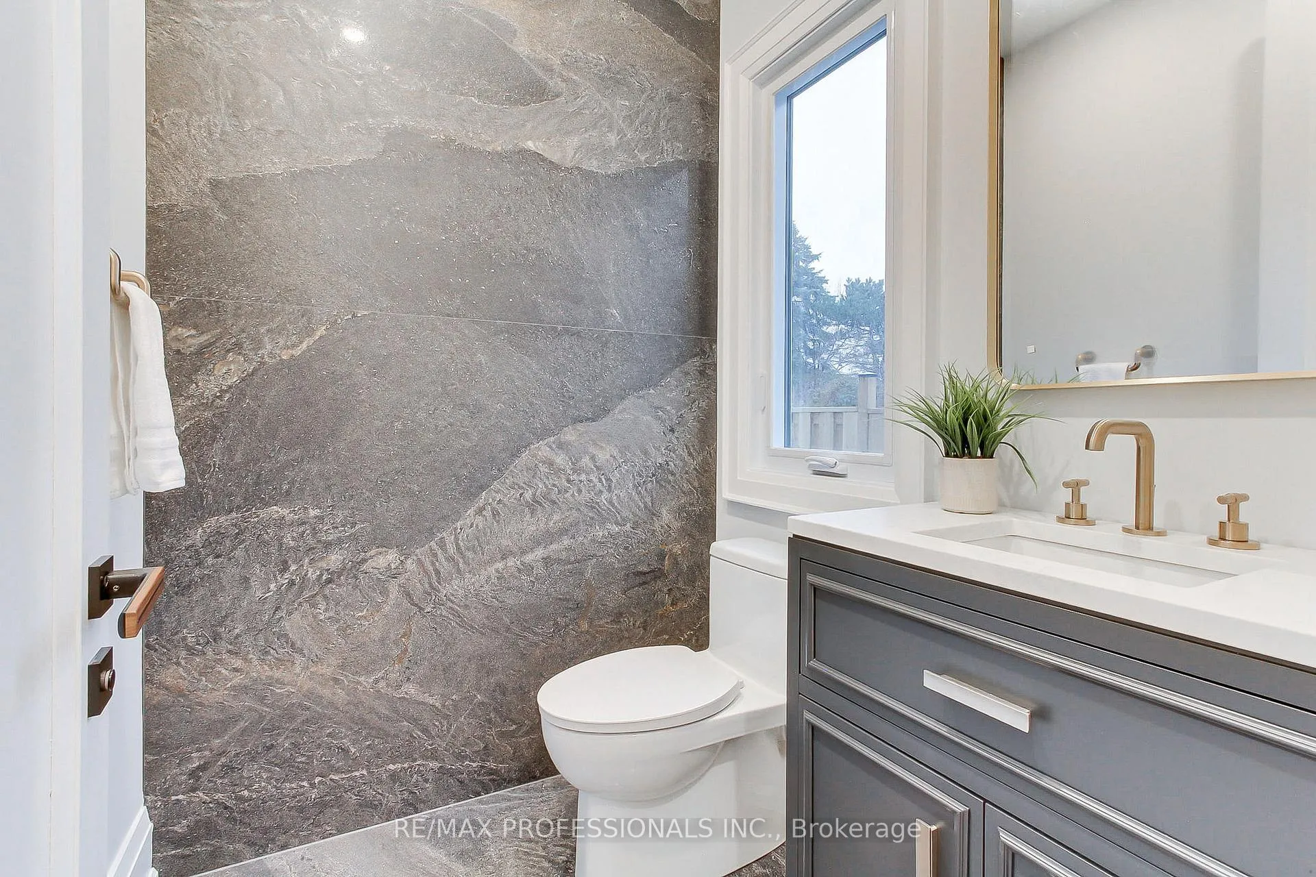 Photo 28 of 432 Smith Avenue, Burlington, Brant — HOMEH