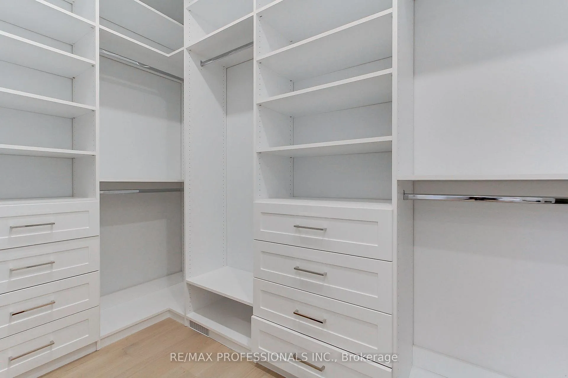Photo 33 of 432 Smith Avenue, Burlington, Brant — HOMEH