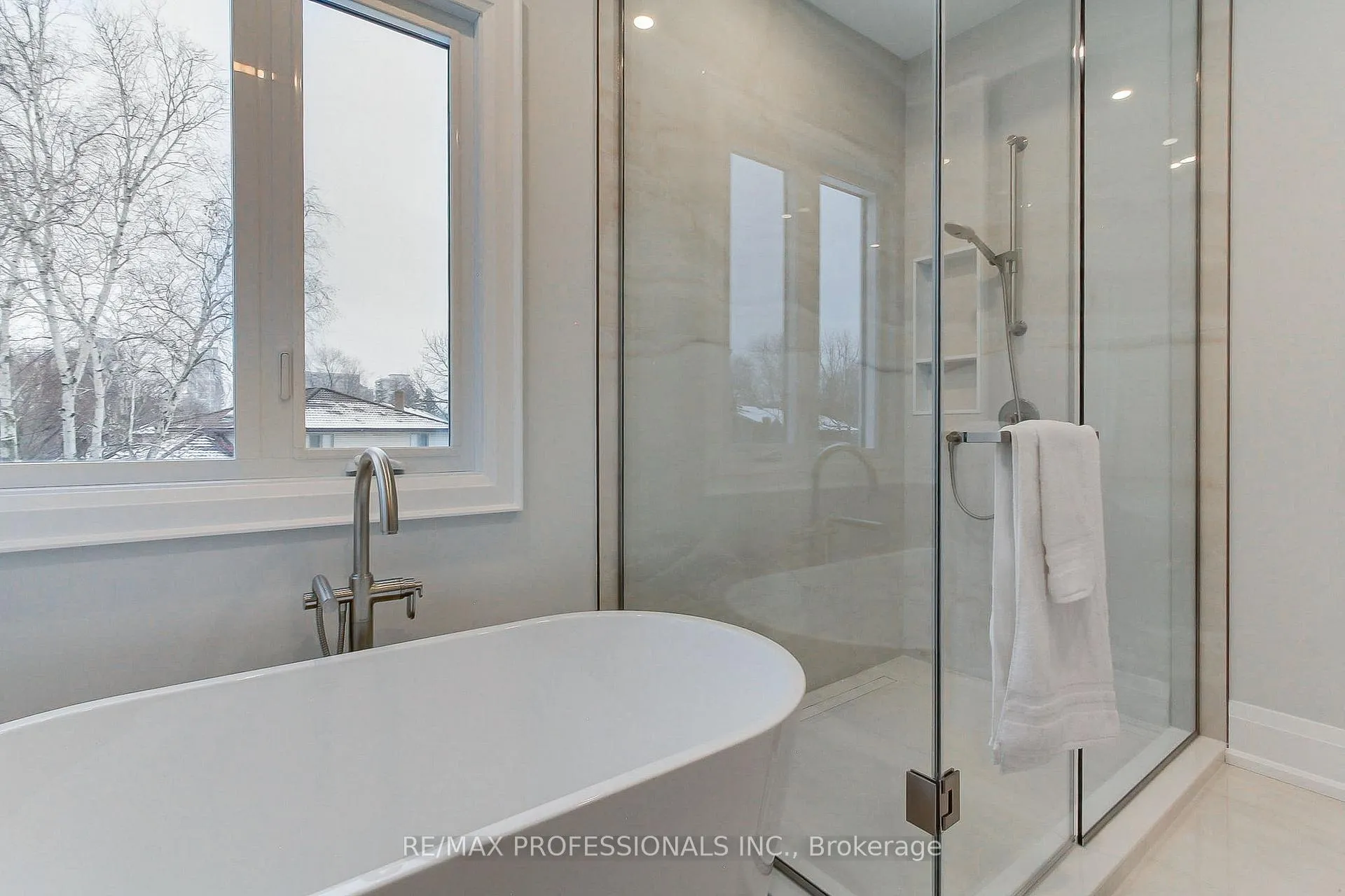 Photo 36 of 432 Smith Avenue, Burlington, Brant — HOMEH