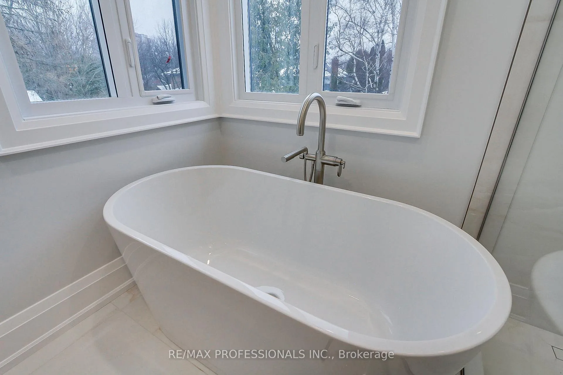 Photo 37 of 432 Smith Avenue, Burlington, Brant — HOMEH