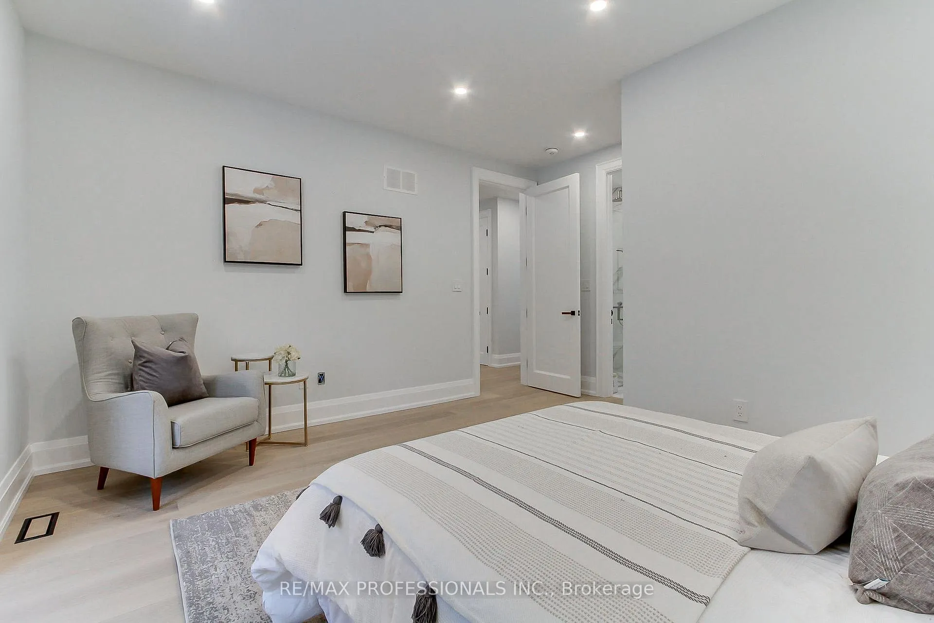 Photo 45 of 432 Smith Avenue, Burlington, Brant — HOMEH