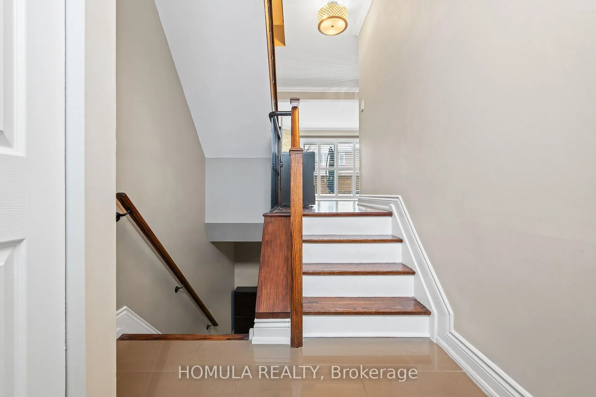 Photo 3 of 211 Woodbridge Avenue, Vaughan, West Woodbridge — HOMEH