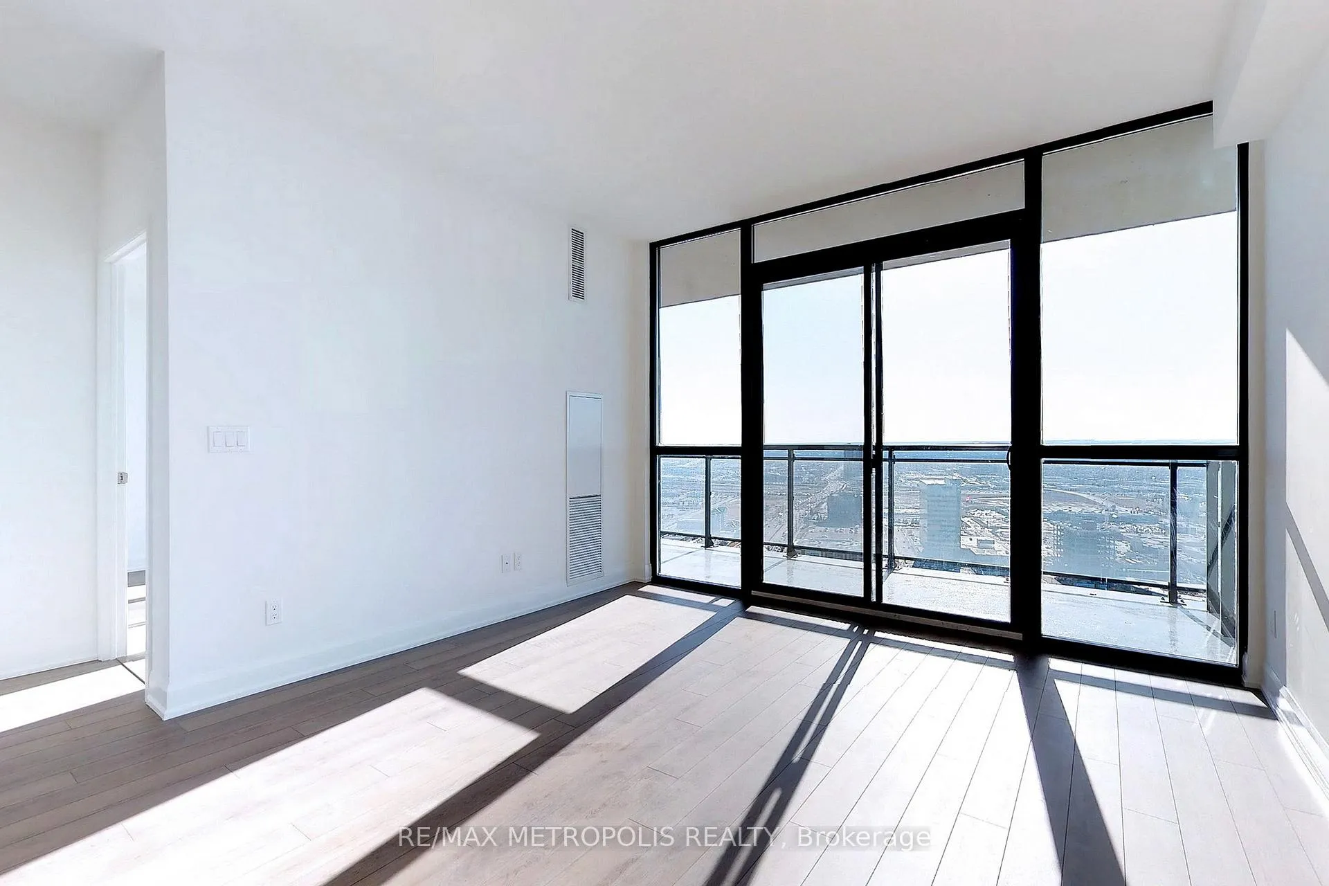 Photo 3 of Unit 3405, 2910 Highway 7, Vaughan, Concord — HOMEH