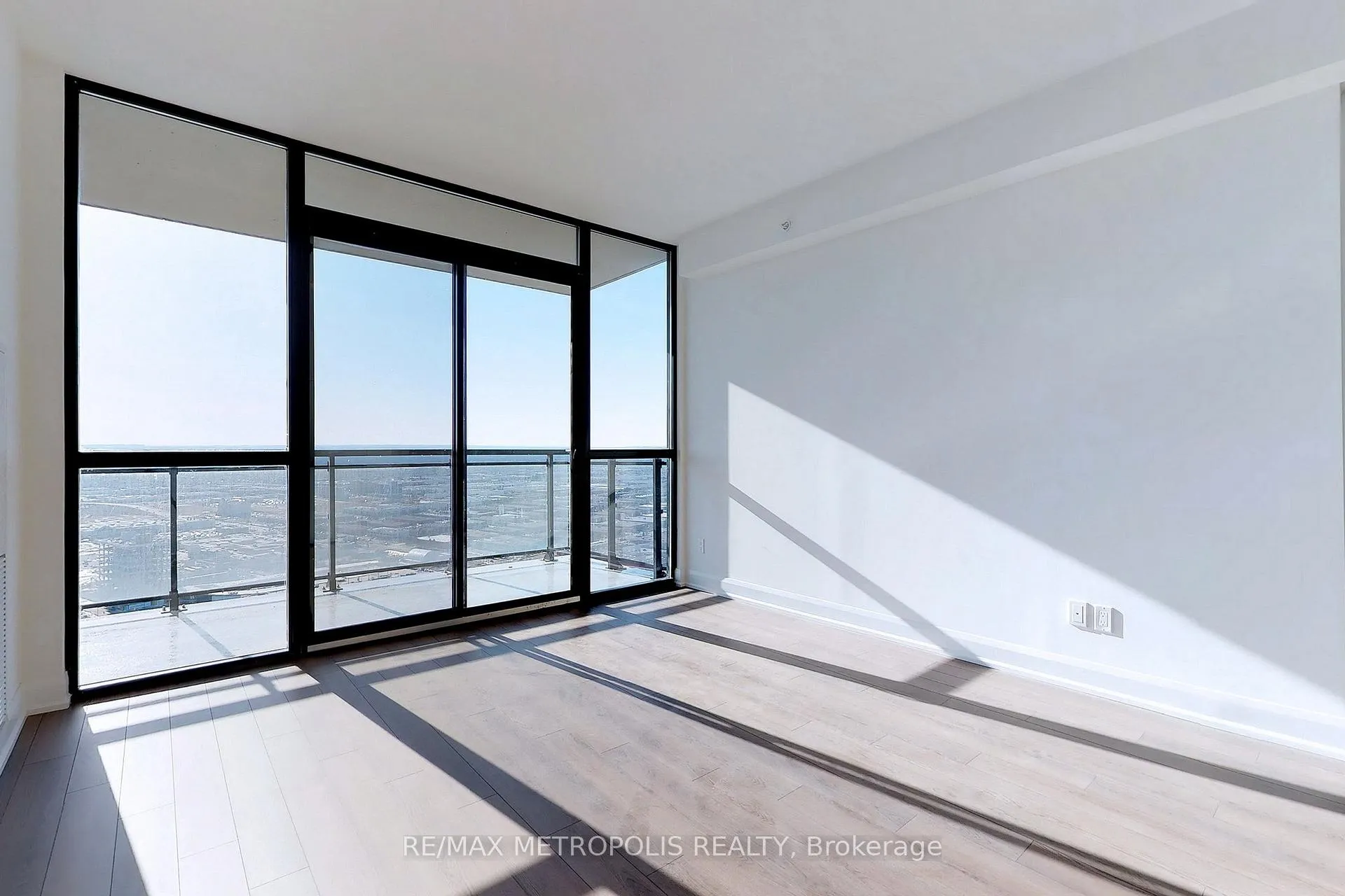 Photo 4 of Unit 3405, 2910 Highway 7, Vaughan, Concord — HOMEH