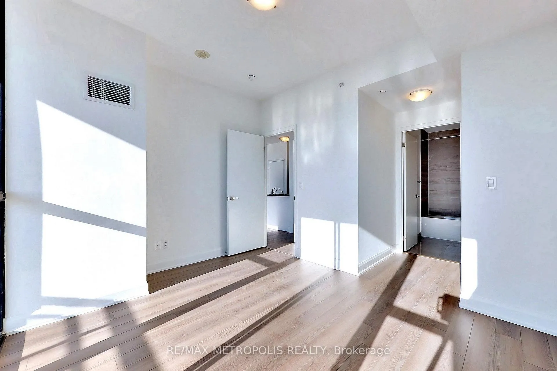 Photo 11 of Unit 3405, 2910 Highway 7, Vaughan, Concord — HOMEH